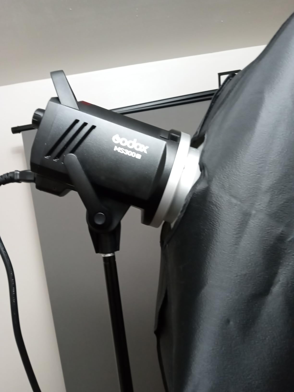 Godox MS300V MS300-V Compact Studio Strobe Flash Light - 300W,GN58 0.1-1.8S Recycle Time,2.4G X System,Bowens Mount LED Modeling Lamp for Photographic Studio Portrait Shooting Customer Review Godox MS300V MS300-V Compact Studio Strobe Flash Light - 300W,GN58 0.1-1.8S Recycle Time,2.4G X System,Bowens Mount LED Modeling Lamp for Photographic Studio Portrait Shooting - Customer Photo 3