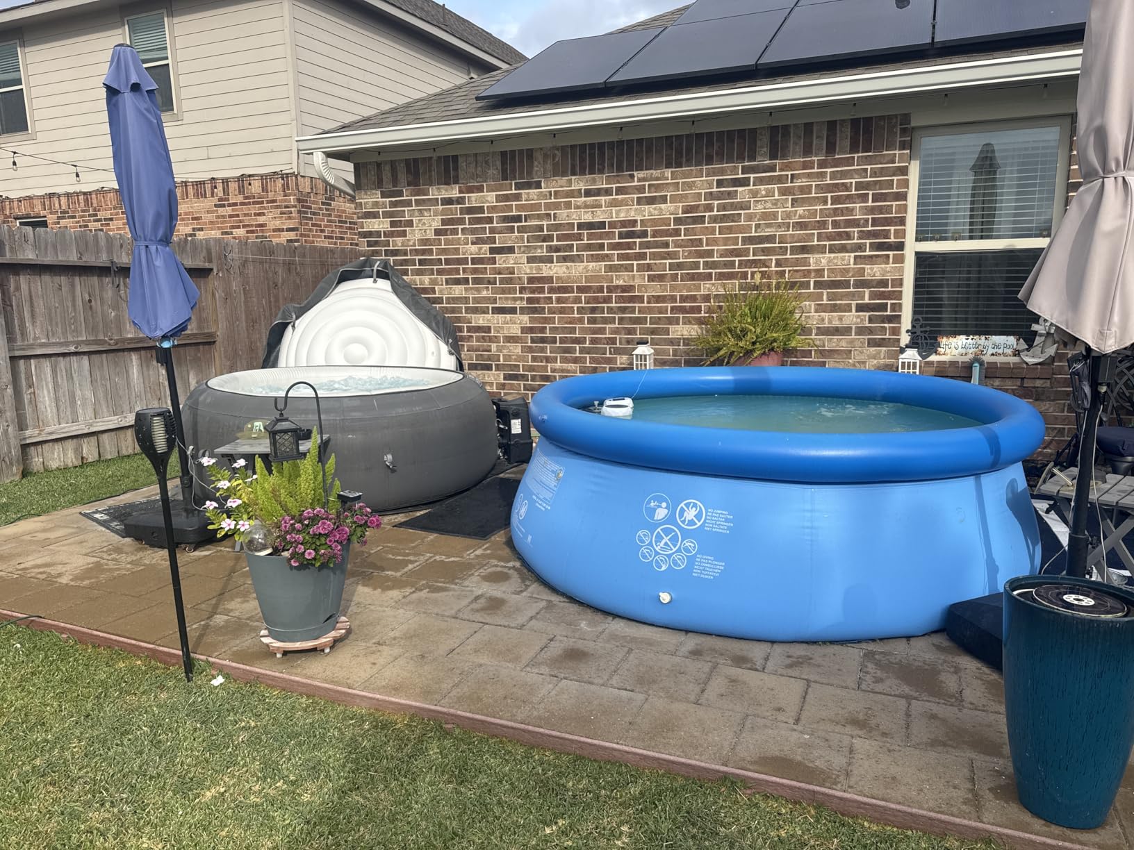 Intex 28483E SimpleSpa Inflatable Hot Tub 4 Person Bubble Massage Spa: Includes Insulated Cover - Built-in QuickFill Inflation - Soothing Jets - 77