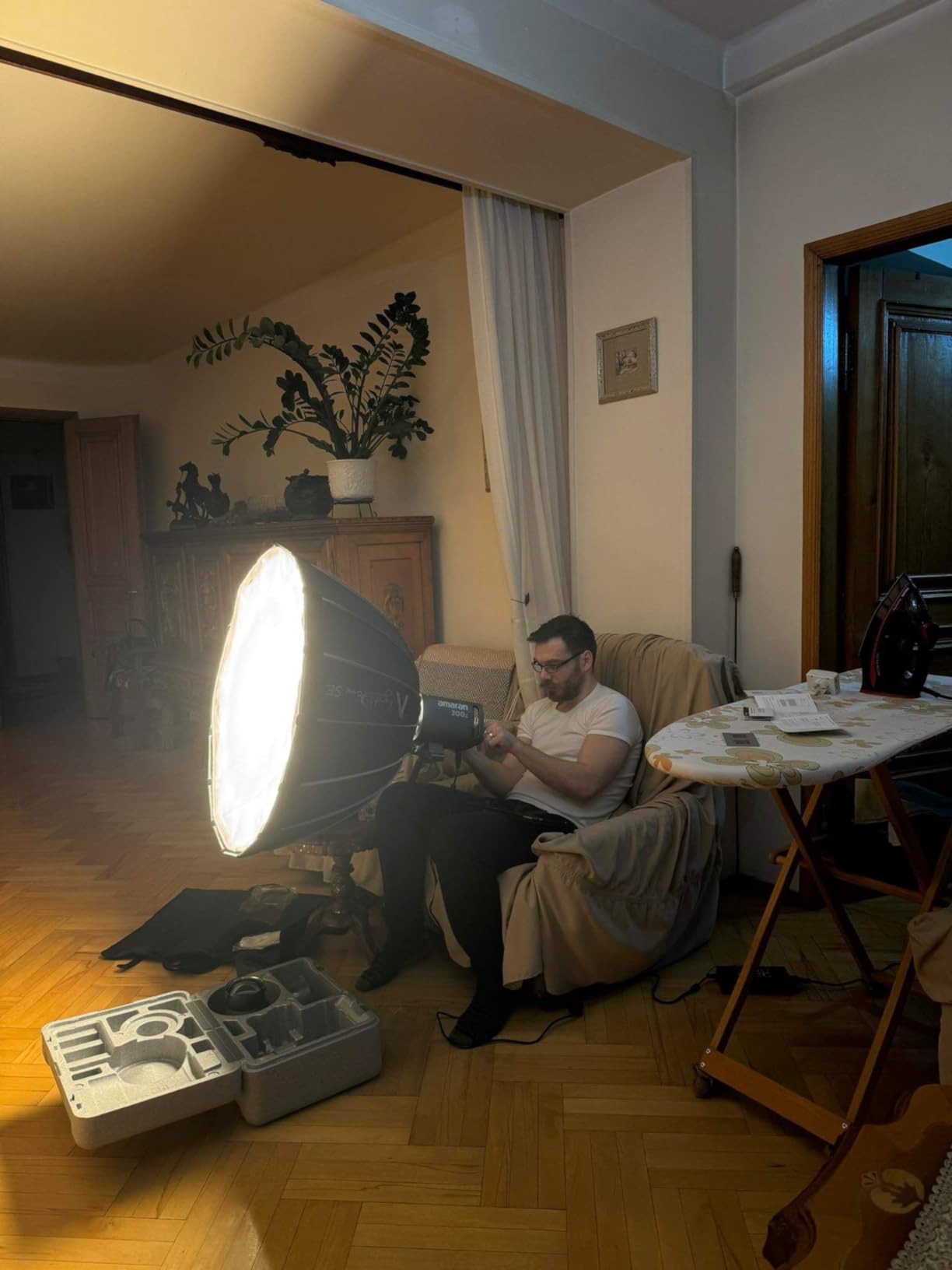 Aputure Amaran 300c RGB COB Video Light Bowen Mount 2,500K to 7,500K CCT with G/M Adjustment 26,580 lux @ 1m with Hyper Reflector Support APP Control Customer Review Aputure Amaran 300c RGB COB Video Light Bowen Mount 2,500K to 7,500K CCT with G/M Adjustment 26,580 lux @ 1m with Hyper Reflector Support APP Control - Customer Photo 2