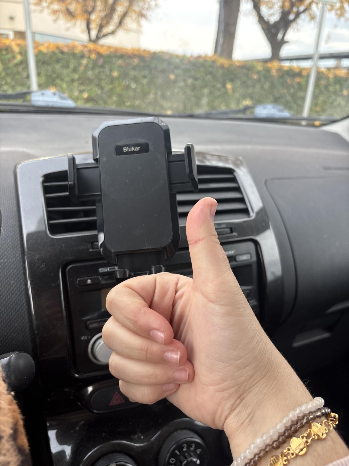 Blukar Car Phone Holder Mount, Super Stable Air Vent Cell Phone Car Mount with 2025 Metal Hook Clip, 360° Rotation,One Button Release for iPhone, Galaxy, Google, and All Other Smartphones - Customer Photo 2