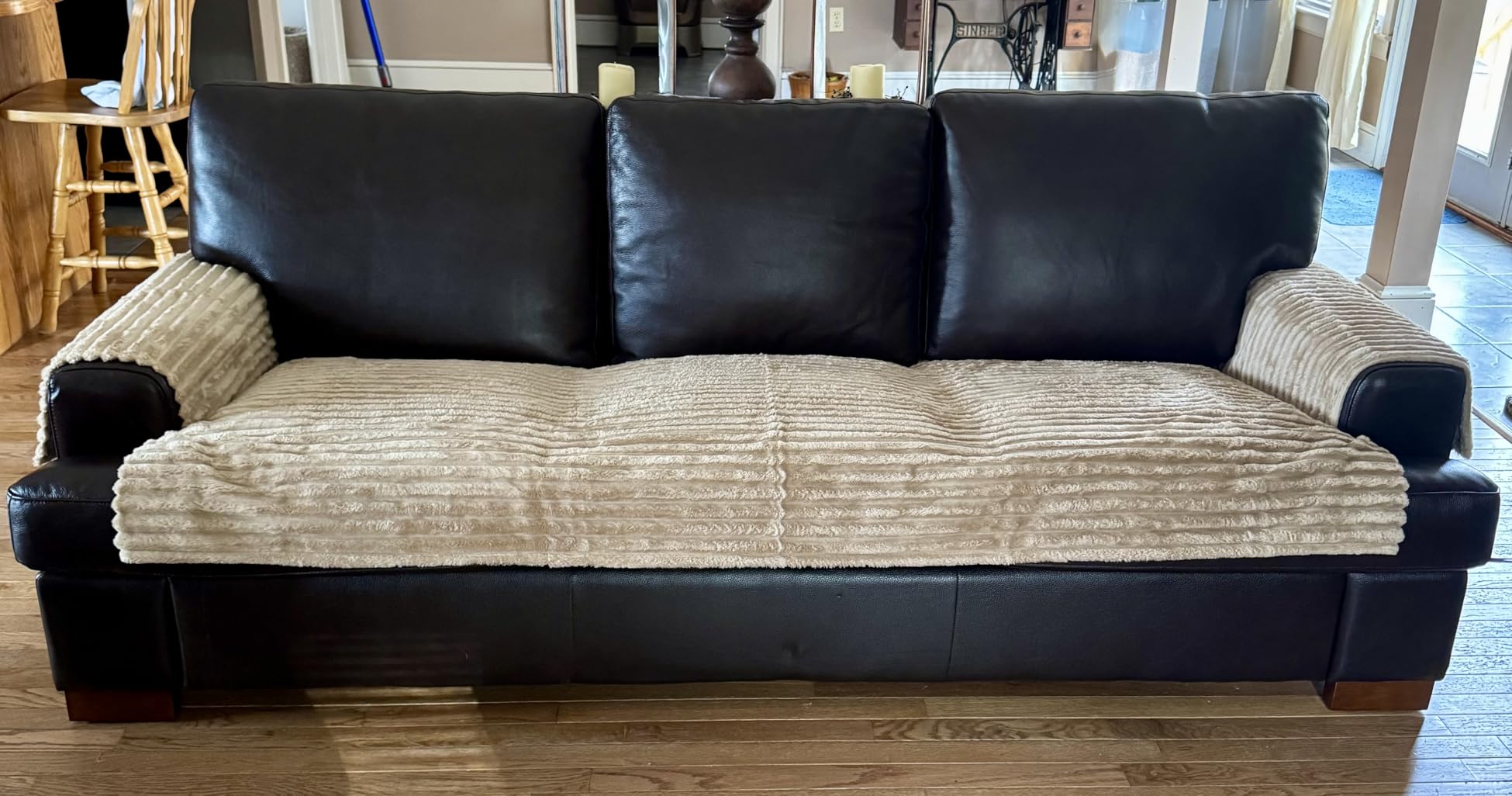 Naomi Home Genuine Leather Sofa – Goose Feather Cushion Filling, Square Arm Design, Sturdy Block Legs – Spacious 3-Seater Couch – Ideal for Living Room, Office, or Bedroom, Tan Customer Review Naomi Home Genuine Leather Sofa – Goose Feather Cushion Filling, Square Arm Design, Sturdy Block Legs – Spacious 3-Seater Couch – Ideal for Living Room, Office, or Bedroom, Tan - Customer Photo 1