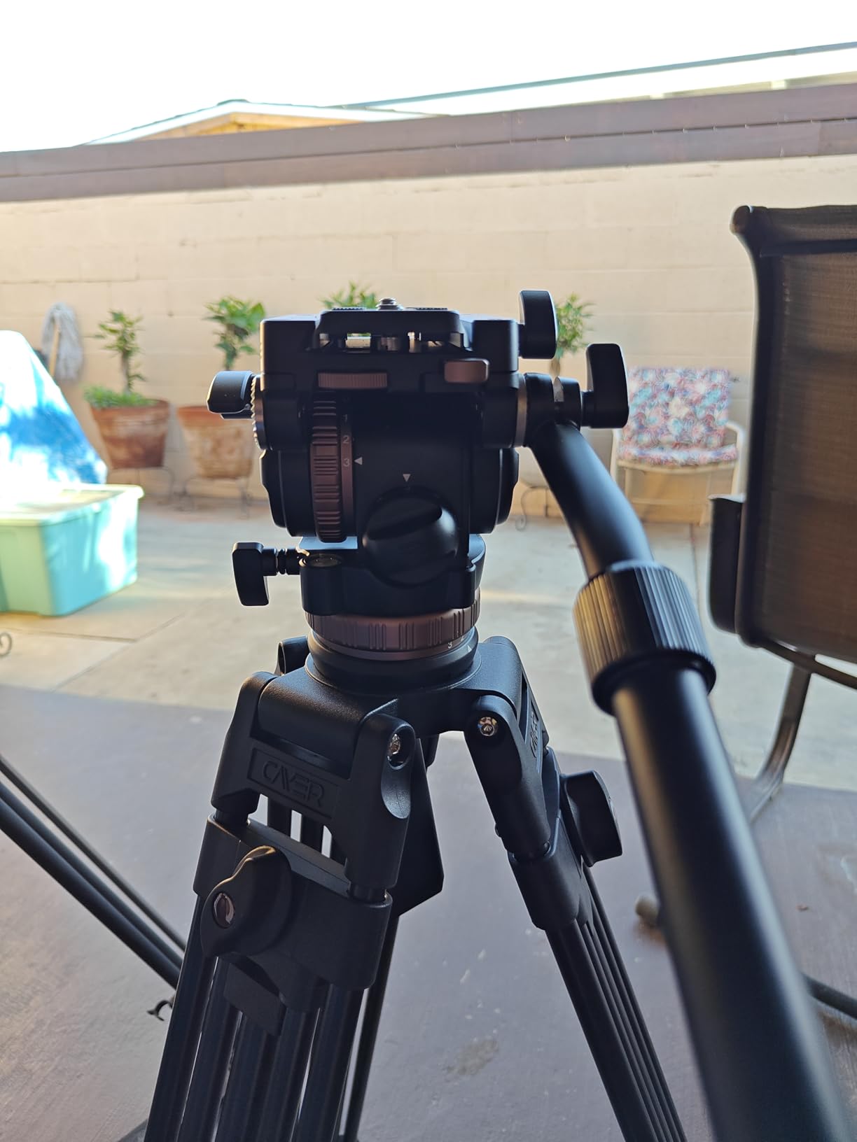 NEEWER Tripod Fluid Head with +/-10° Leveling Base(37mm Dia.), Metal Pan Tilt Head with Arca Type QR Plate, Telescopic Handle for Compact Video Camera DSLR Camera, Max Load 8.8lb/4kg, GM27 - Customer Photo 1