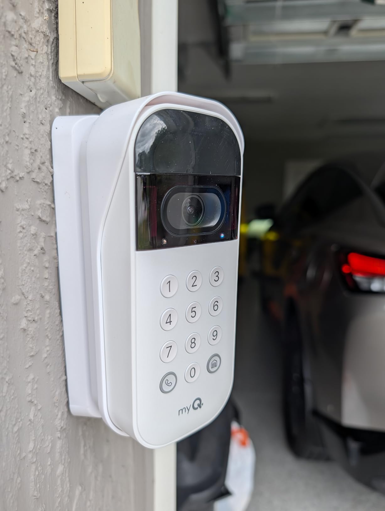 myQ Smart Garage Door Video Keypad with Wide-Angle Camera,Customizable PIN Codes,and Smartphone Control-Take Charge of Your Garage Access Works with Chamberlain, LiftMaster and Craftsman openers,White customer photo 2