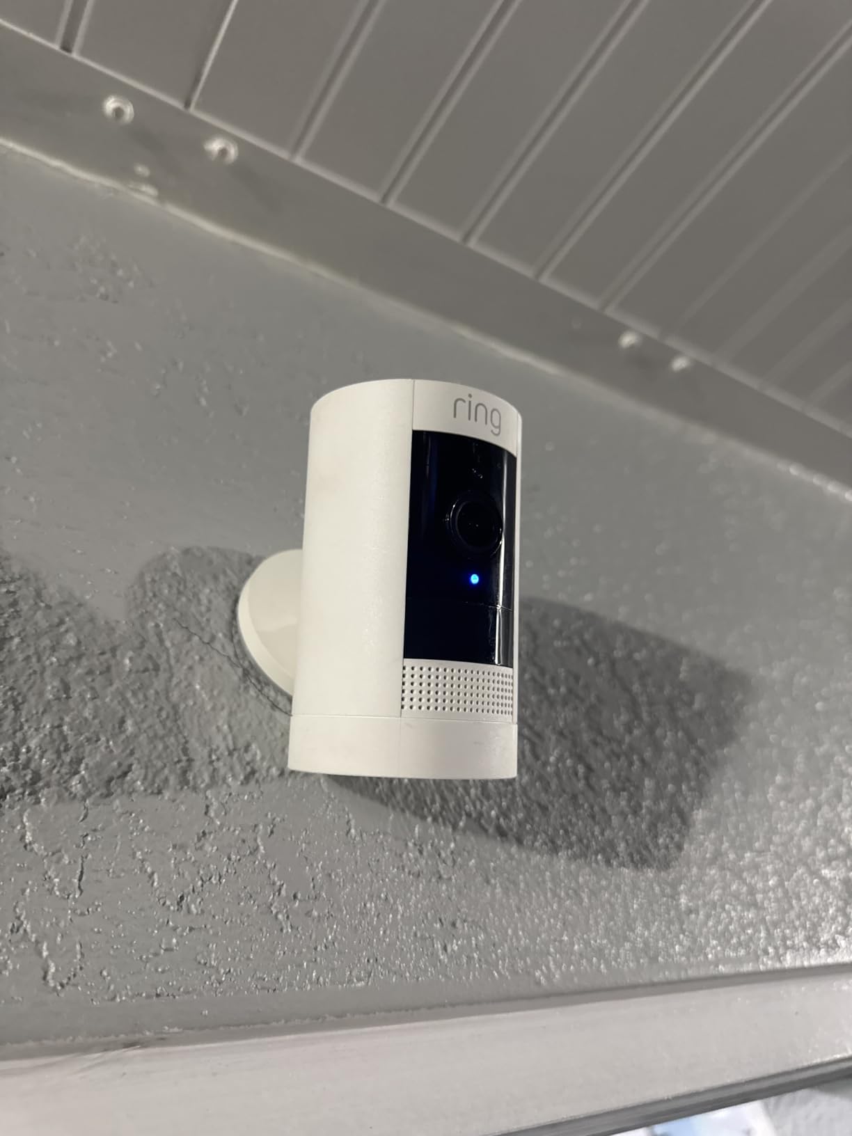 Ring Outdoor Cam (Stick Up Cam), Weather-resistant home or business HD security camera, Live View, Color Night Vision, Two-Way Talk, motion alerts, Works with Alexa, White customer photo 2