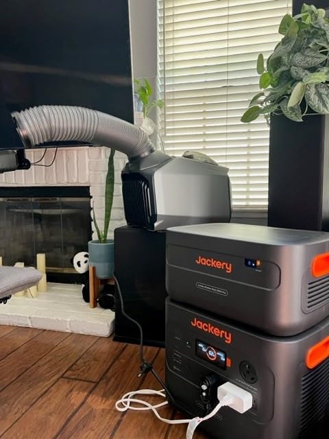 Jackery Solar Generator 4000 Kit, Explorer 2000 Plus and 1X PackPlus E2000 Plus Expandable Battery with 2X200W Solar Panel, 4085 Wh LiFePO4, 3000W Output for Outdoor RV Camping & Home Emergency Customer Review Jackery Solar Generator 4000 Kit, Explorer 2000 Plus and 1X PackPlus E2000 Plus Expandable Battery with 2X200W Solar Panel, 4085 Wh LiFePO4, 3000W Output for Outdoor RV Camping & Home Emergency - Customer Photo 2