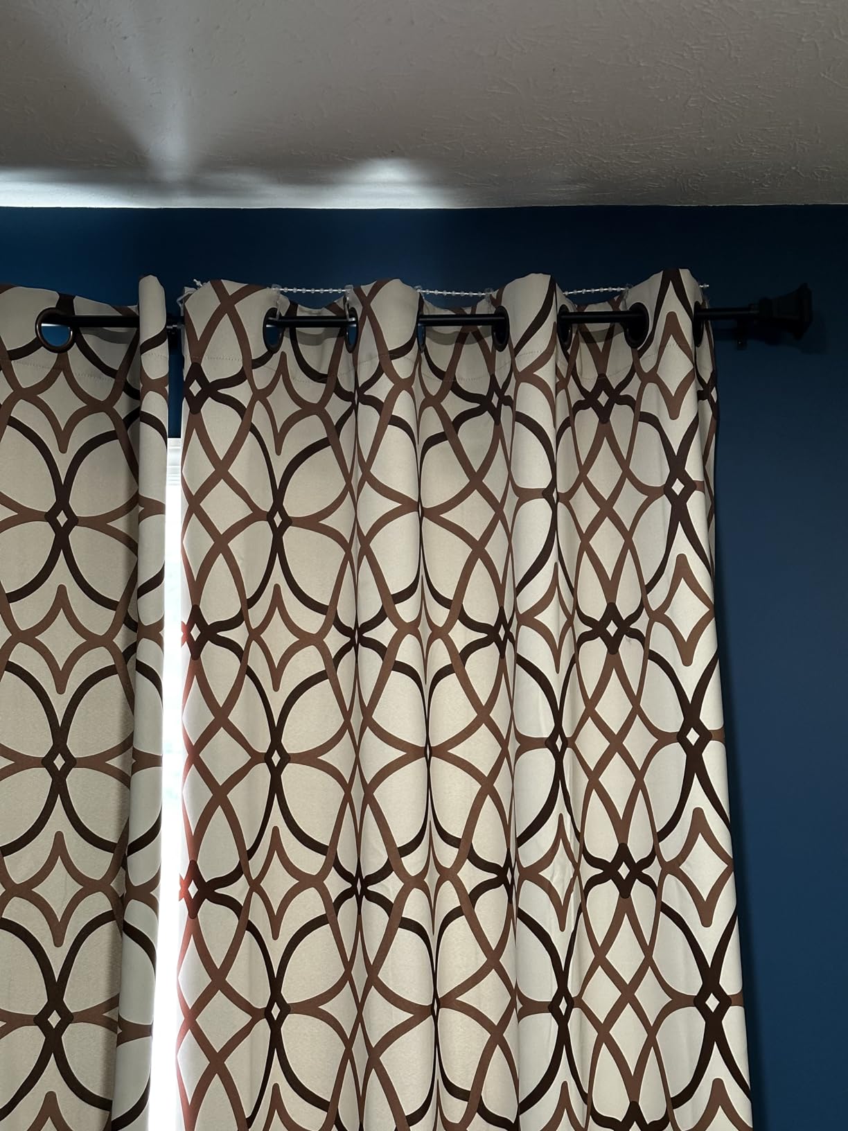 SwitchBot Automatic Curtain Opener - Bluetooth Remote Control Smart Curtain with App/Timer, Upgraded High-Performance Motor, Add SwitchBot Hub to Work with Alexa, Google Home, HomeKit Customer Review SwitchBot Automatic Curtain Opener - Bluetooth Remote Control Smart Curtain with App/Timer, Upgraded High-Performance Motor, Add SwitchBot Hub to Work with Alexa, Google Home, HomeKit - Customer Photo 1