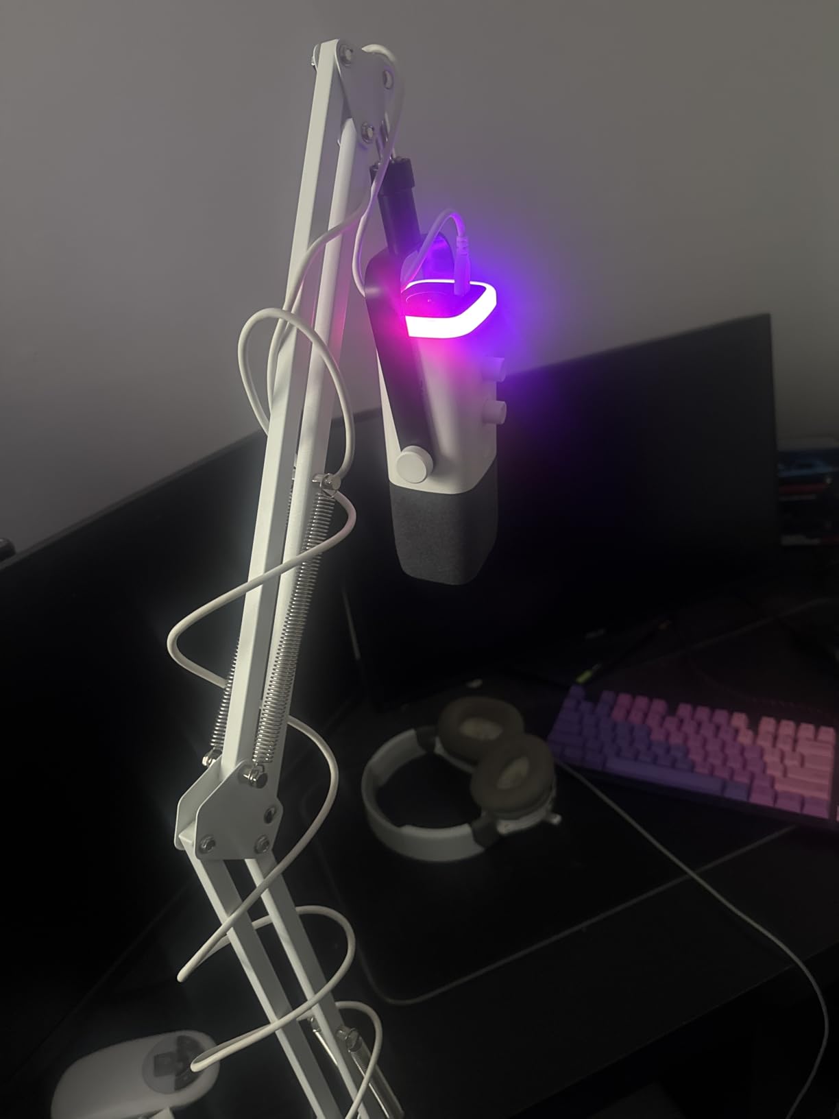 FIFINE XLR/USB Gaming Microphone Set, Dynamic PC Mic for Streaming Podcasting, Computer RGB Mic Kit with Boom Arm Stand, Mute Button, Headphones Jack, for Recording Vocal Voice-Over-AmpliGame AM8T customer photo 2