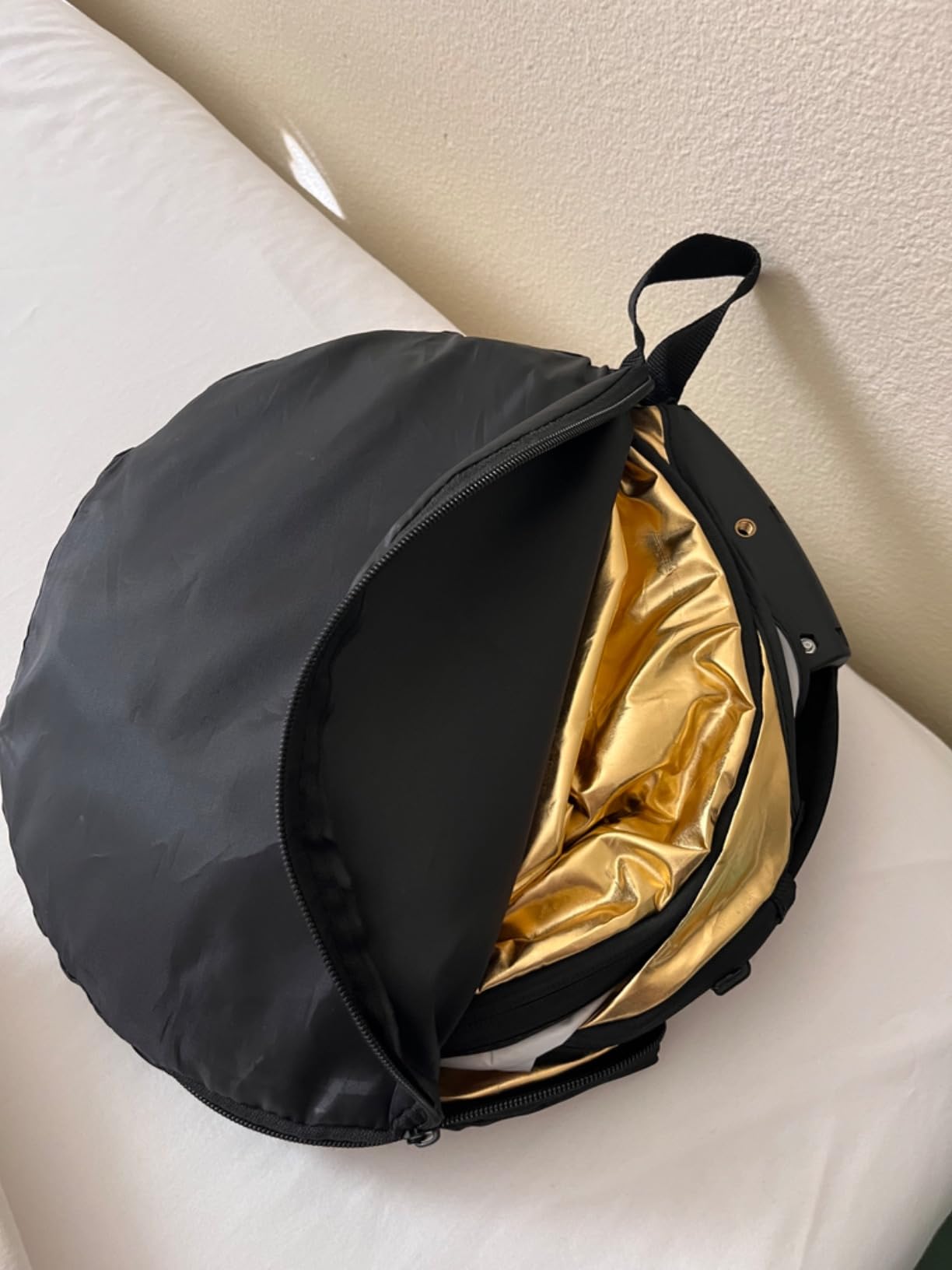 WELLMAKING 32 Inch (80cm) Reflector Photography, Collapsible Light Reflector with Bag & tilt Adapter, 5 in 1 Handle Reflector for Studio & Outdoor Lighting -Translucent, Silver, Gold, White and Black - Customer Photo 1
