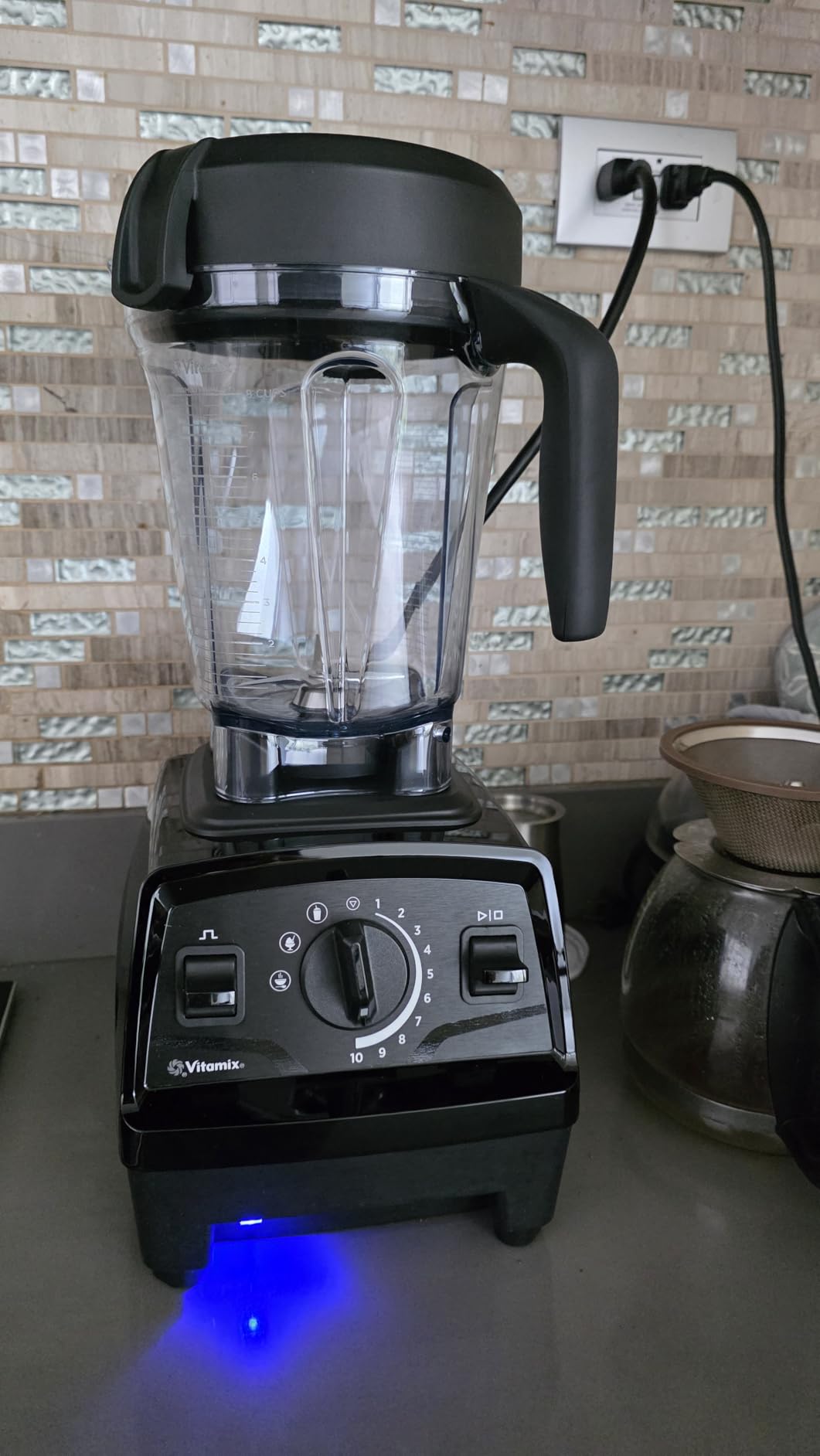 Vitamix Explorian with Programs, Three Blending Programs, Professional-Grade Blender for Smoothies and More, Self-Cleaning Kitchen Appliance, 64 Oz Container, Black (Renewed Premium) - Customer Photo 2
