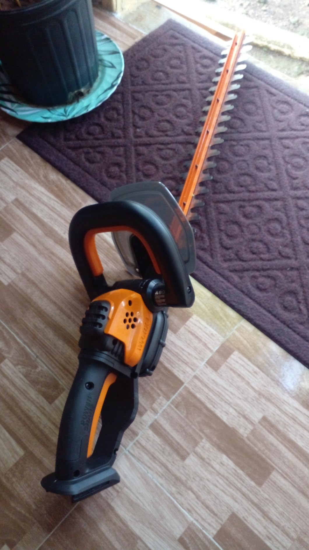 WORX Cordless Hedge Trimmer, 40V 24-Inch Bush Trimmer, WG286, Brushless Motor, 3400 SPM Dual-Action Blades, 180-Degree Rotating Handle, Two Batteries and Charger Included customer photo 2