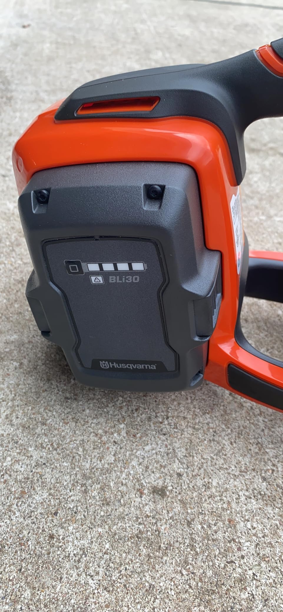 Husqvarna Leaf Blaster 350iB Leaf Blower Cordless, with Battery and Charger | Battery powered leaf blower for homeowners, 200-MPH 800-CFM brushless, 40V Lithium-Ion 7.5 Ah battery, debris scraper customer photo 1