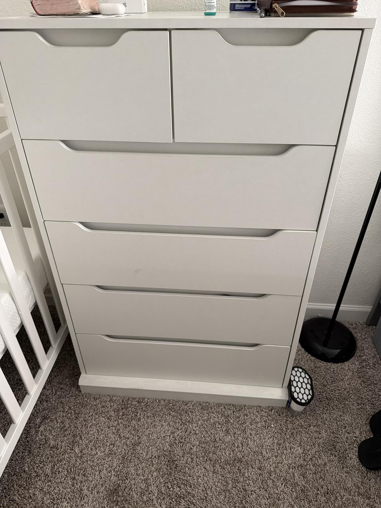 HOSTACK Modern 6 Drawer Dresser for Bedroom, Tall Chest of Drawers with Storage, Large Wood Storage Chest Organizer with Cut-Out Handle, Accent Storage Cabinet for Living Room, Entryway, Classic White - Customer Photo 2