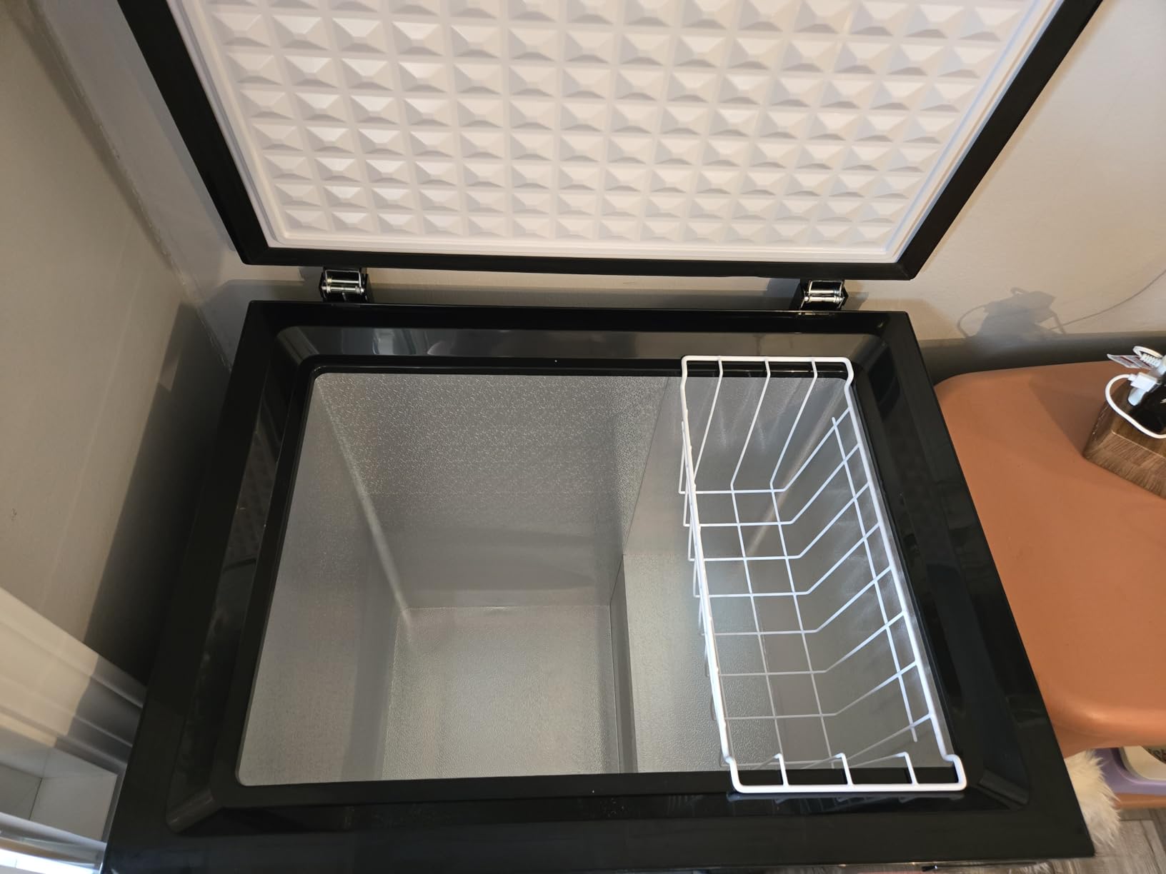 FRIGIDAIRE EFRF7003-BLACK Chest Deep Freezer, 7 Cu. Ft, Black Adjustable Thermostat-Removable Vinyl Coated Wire Basket-Easy Defrost Drain customer photo 1