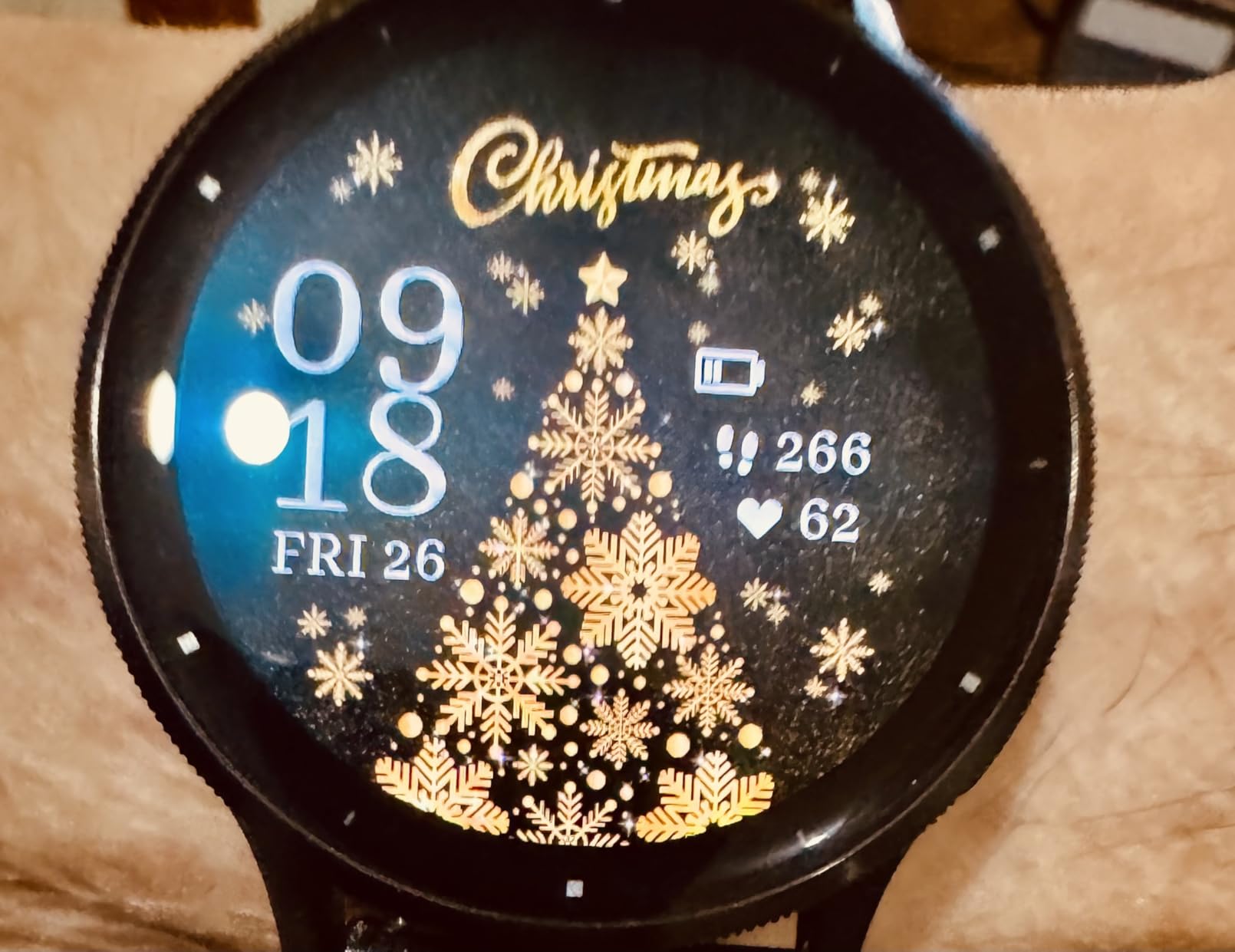 Garmin Venu 3S Soft Gold Stainless Steel Bezel 1.2-Inch AMOLED Touchscreen Display Smart Watch with 41mm Ivory Case and Silicone Band customer photo 2