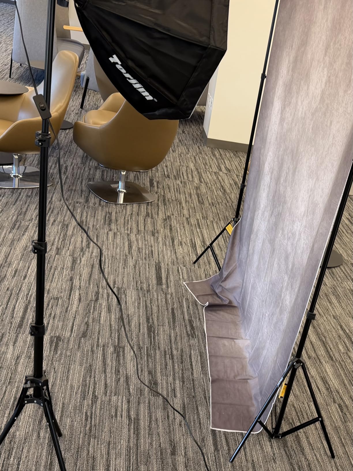 Torjim Softbox Photography Lighting Kit, 16'' x 16'' Professional Softbox Lighting Kit with 85W 3000-7500K LED Bulbs, Studio Lights for Photography/Video Recording/Live Streaming/Portraits Shooting - Customer Photo 1