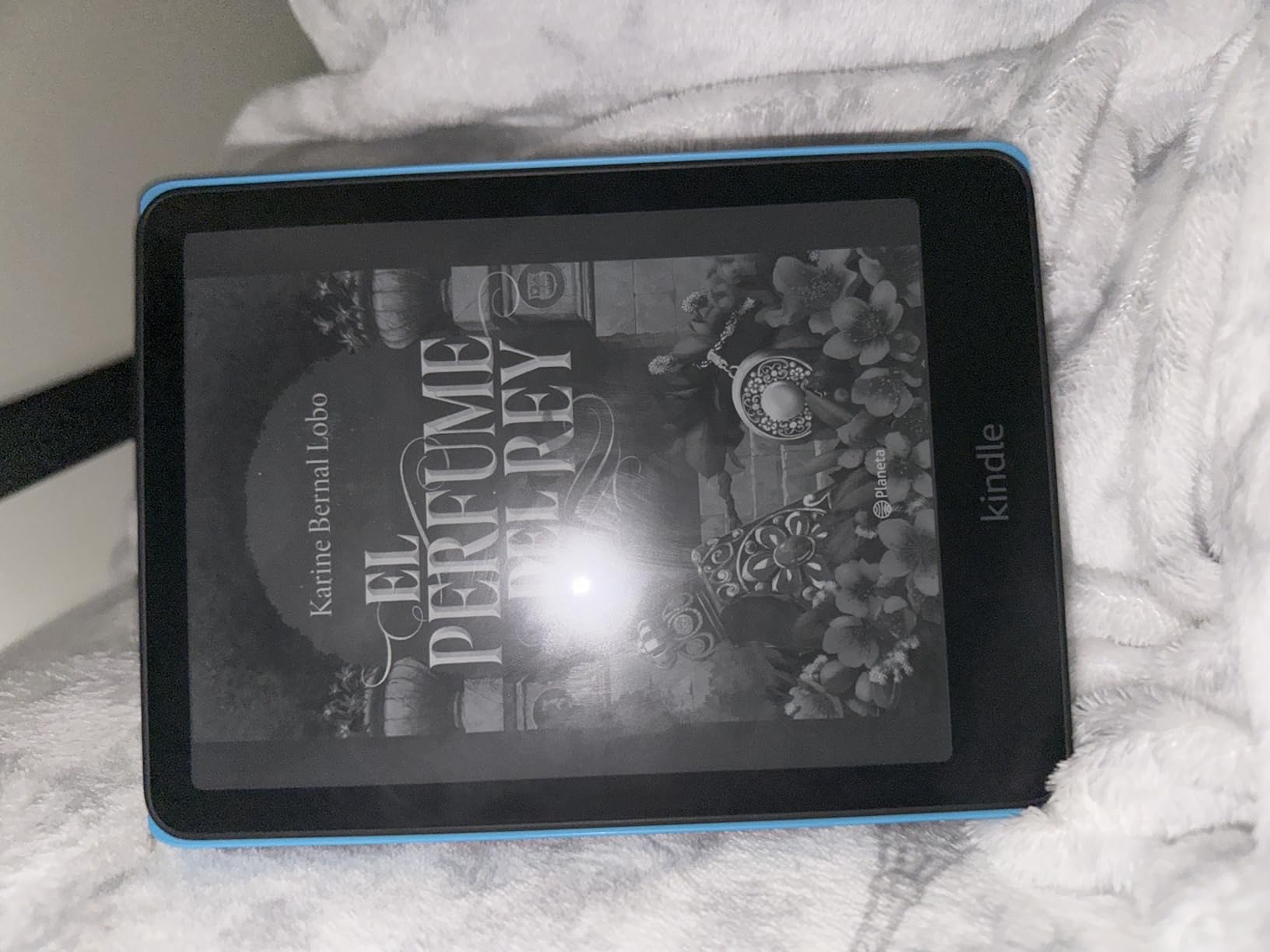Amazon Kindle Paperwhite Kids 16GB (newest model) - larger 7 glare-free display - Kids read an average of 1+ hour per day with Kindle - Cyber City - Customer Photo 2