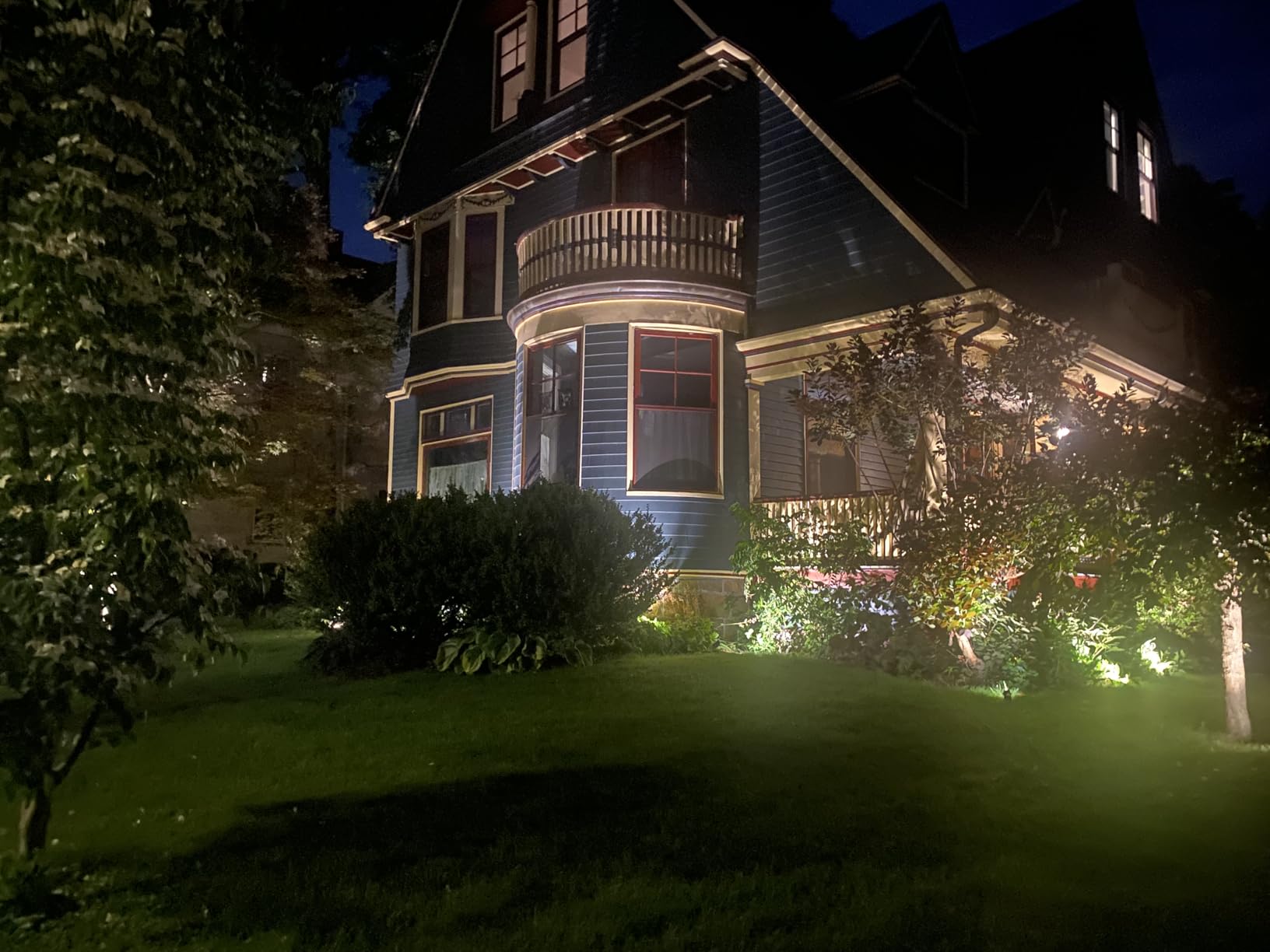 SUNVIE Low Voltage Landscape Lights with 300W Transformer, 12PCS | 12-24V LED Landscape Lighting Kit 3000K Waterproof Aluminum Landscape Spotlights with Connectors for House Yard Tree Garden customer photo 1