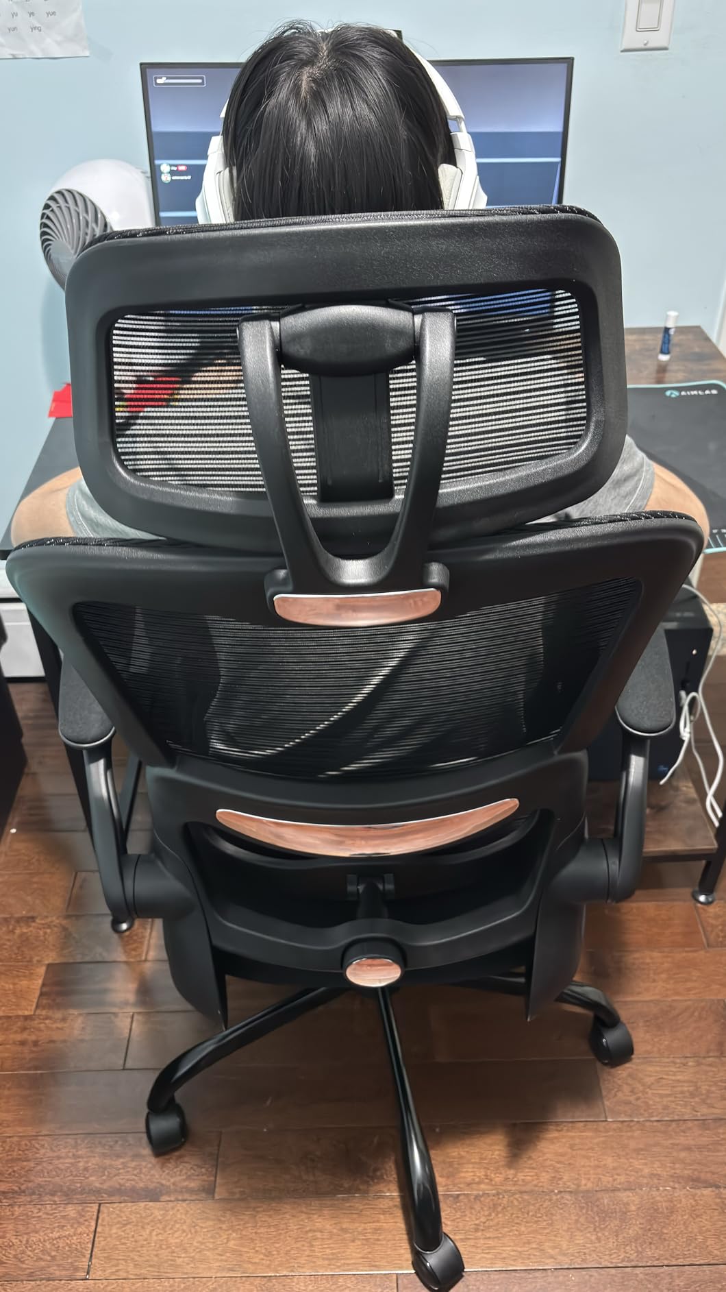 TRALT Office Chair Ergonomic Desk Chair, 330 LBS Home Mesh Office Desk Chairs with Wheels, Comfortable Gaming Chair, High Back Office Chair for Long Hours (White) Customer Review TRALT Office Chair Ergonomic Desk Chair, 330 LBS Home Mesh Office Desk Chairs with Wheels, Comfortable Gaming Chair, High Back Office Chair for Long Hours (White) - Customer Photo 2