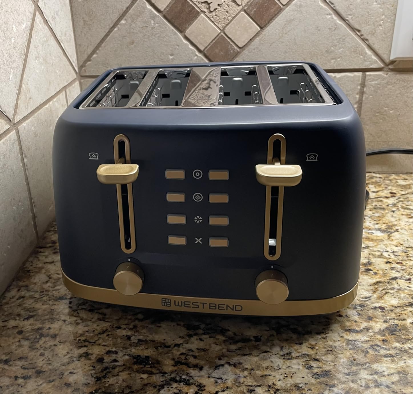 West Bend Toaster 4-Slice Extra-Wide and Deep Slots with 3 Functions and 7 Shade Settings Manual Toast Lift Lever Auto Shut-Off and Removable Crumb Tray, 1500-Watts, Black Customer Review West Bend Toaster 4-Slice Extra-Wide and Deep Slots with 3 Functions and 7 Shade Settings Manual Toast Lift Lever Auto Shut-Off and Removable Crumb Tray, 1500-Watts, Black - Customer Photo 1