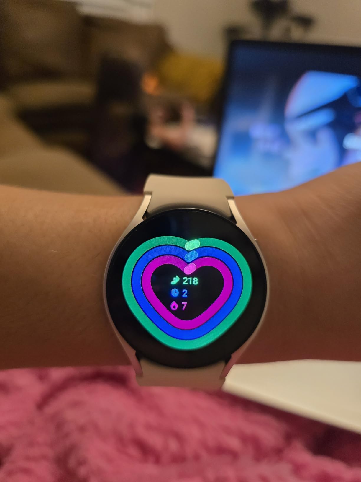 SAMSUNG Galaxy Watch 6 44mm Bluetooth Smartwatch w/ Fitness Tracker, Personalized HR Zones, Advanced Sleep Coaching, Heart Monitor, BIA Sensor, Biggest Screen, US Version, Graphite (Renewed) customer photo 2