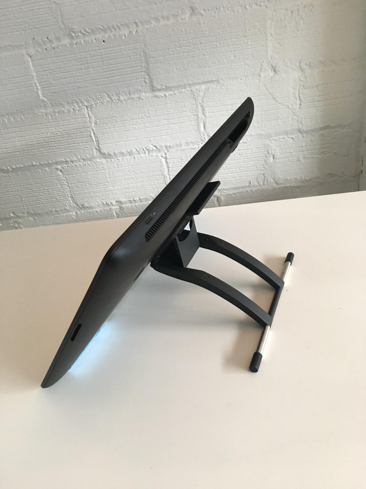 Wacom Cintiq 16 Drawing Tablet with Screen, 16 inch Display, Pro Pen 3 (Battery-Free), 100% sRGB Pen Display - Customer Photo 2