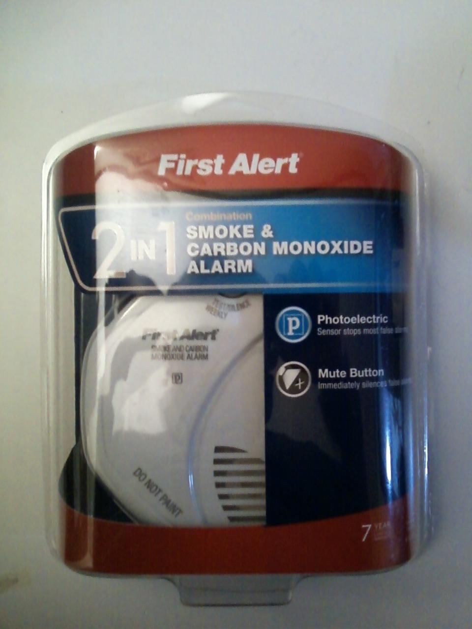 First Alert Combination Smoke & Carbon Monoxide Alarm, Battery Operated Detector with Test & Silence Button, SMCO100, 1-Pack customer photo 2
