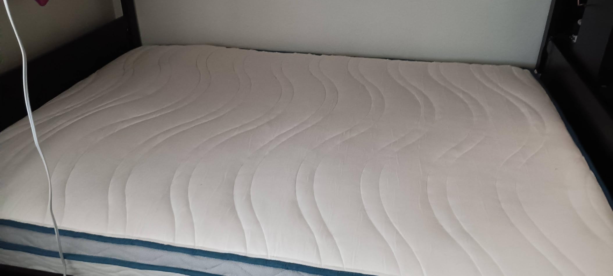 ZINUS 12 Inch Comfort Support Hybrid Mattress [New Version], Queen, Fiberglass Free, Medium Plush, Motion Isolation, Certified Safe Foams & Fabric, Mattress in A Box - Customer Photo 2