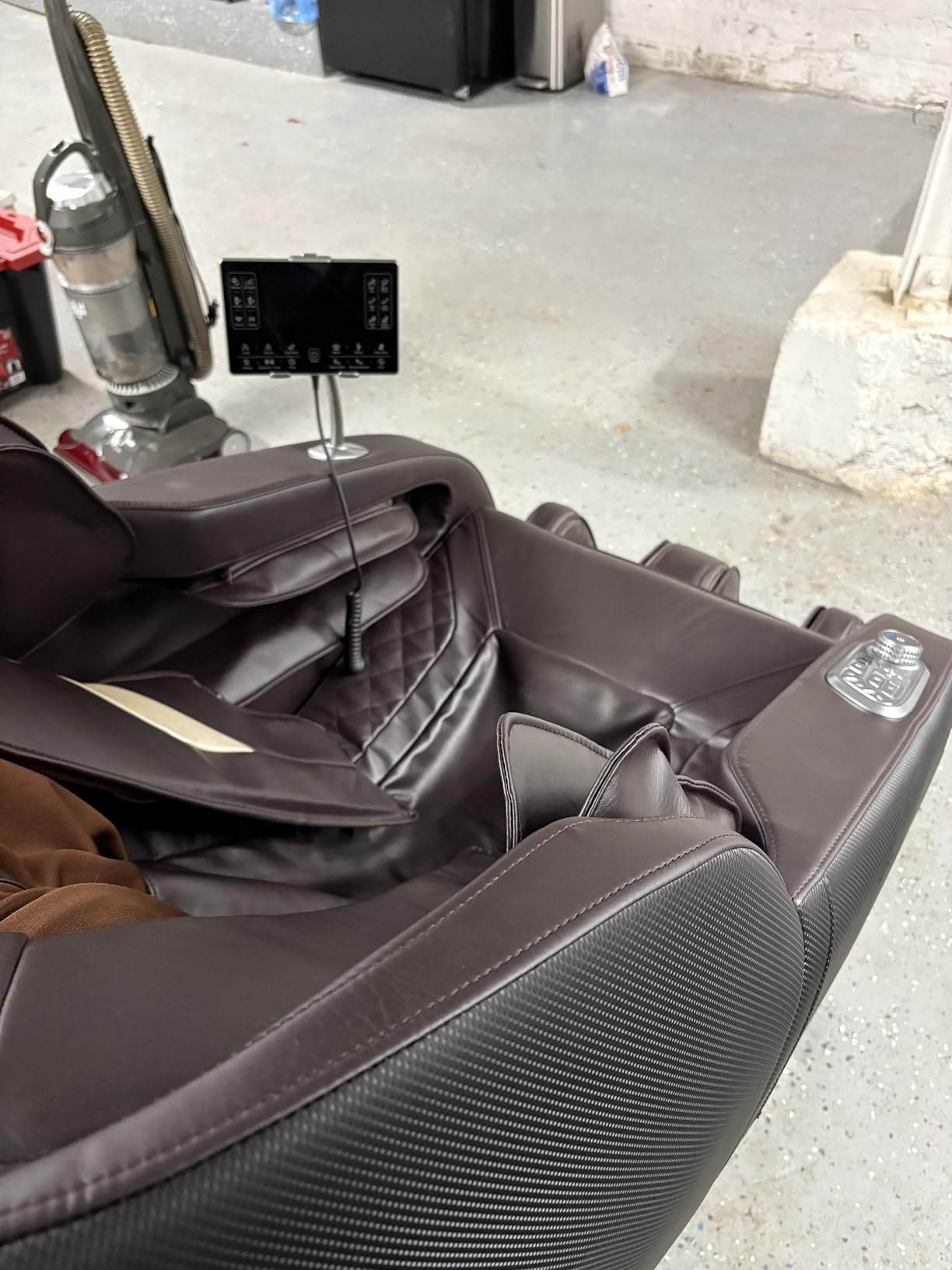 iBooMas 2026 Massage Chair Full Body, 6 Massage Intensities Zero Gravity SL-Track Shiatsu Massage Chair, 18 Modes, Extendable Footrest, Heat, Foot Roller, Bluetooth, Airbags, Body Scan (Brown+Black) - Customer Photo 2