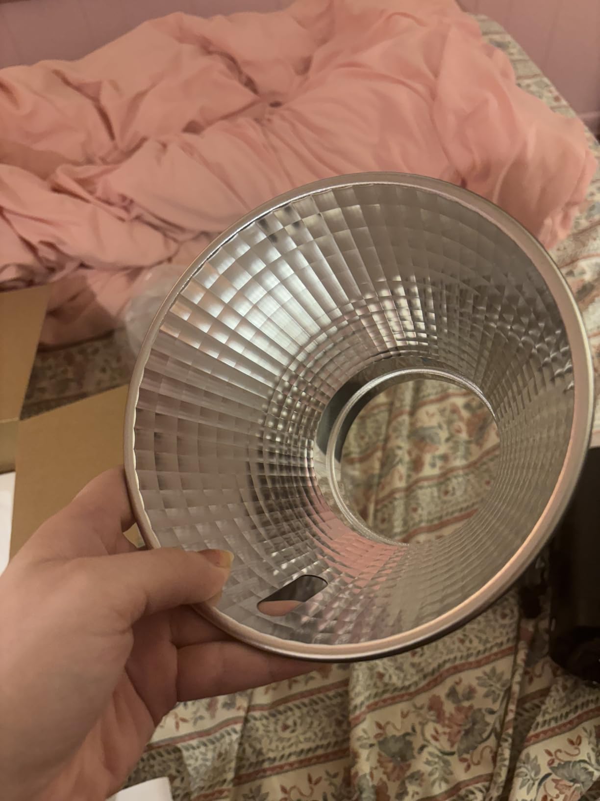 NEEWER CB100C 130w RGB LED Video Light, APP/2.4G Control 360° Full Color 2700K-6500K 27000lux/m COB Bowens Mount Silent Continuous Output Lighting TLCI/CRI97+ 17 Scenes for Video Recording Photography - Customer Photo 1
