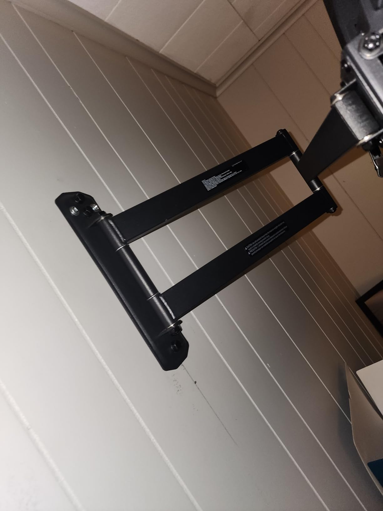 Perlegear Corner TV Wall Mount Long Arm TV Mount Bracket for 37-75 Inch TVs | Full Motion Wall Mount with 32.37
