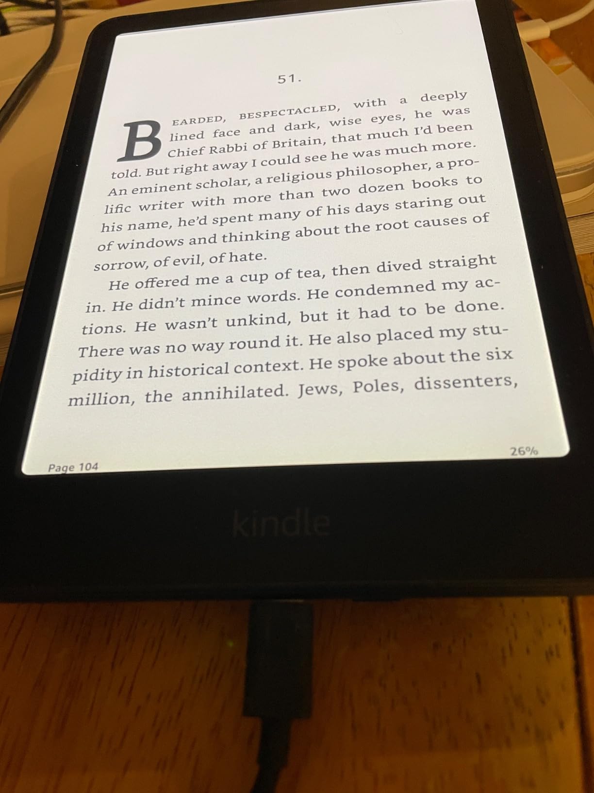 Amazon Kindle Colorsoft Signature Edition 32GB (newest model) - With color display, auto-adjusting front light, wireless charging, and long battery life - Metallic Black - Customer Photo 2