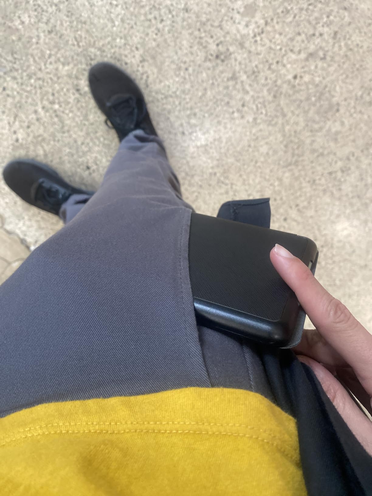 Amazon Kindle 16 GB (newest model) - Lightest and most compact Kindle, now with faster page turns, and higher contrast ratio, for an enhanced reading experience - Matcha customer photo 2