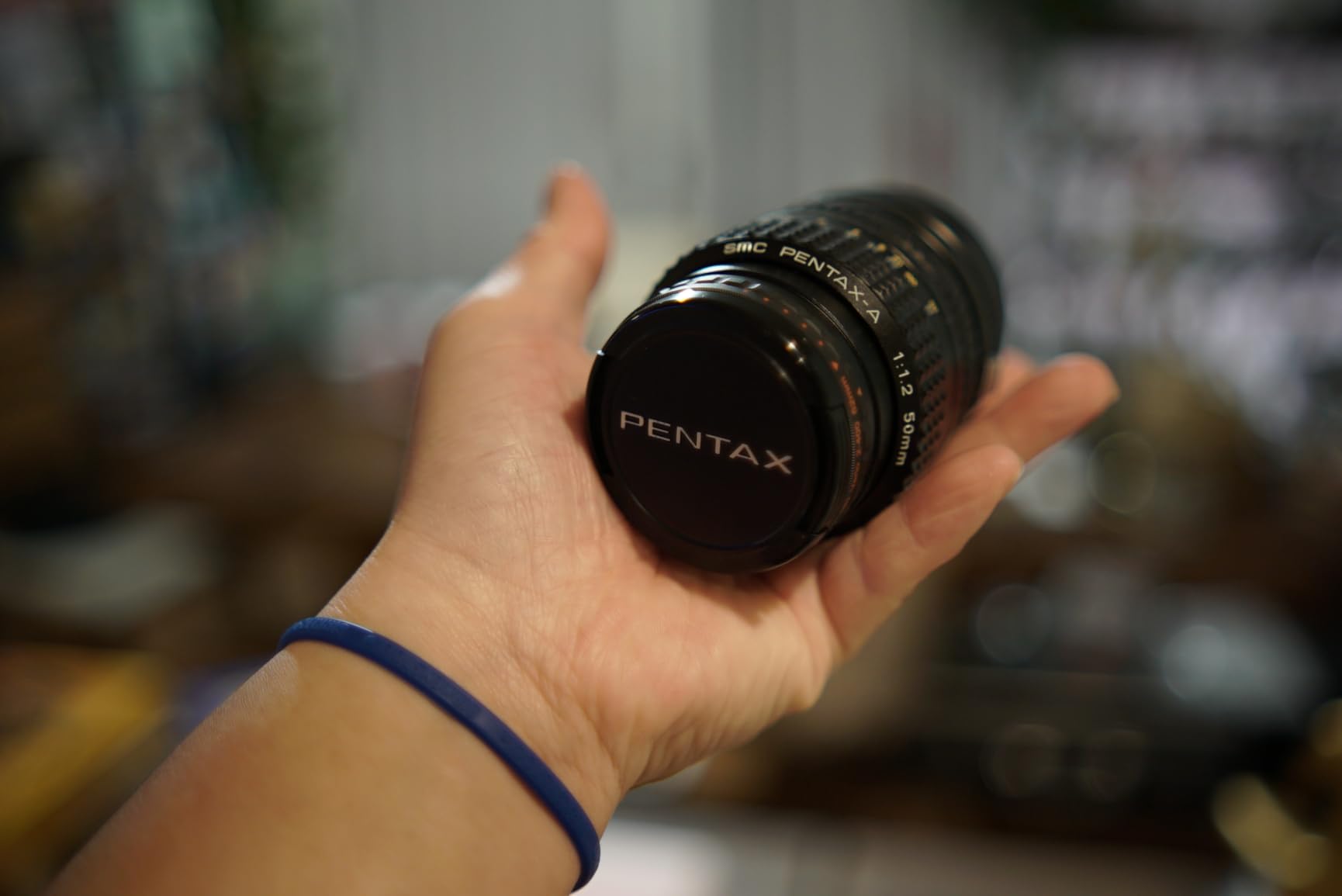 SIRUI Sniper 33mm Autofocus Lens, F1.2 Wide Angle APS-C Camera Lens for A5, A6, FX30, ZV-E10 (E Mount, Black) Customer Review SIRUI Sniper 33mm Autofocus Lens, F1.2 Wide Angle APS-C Camera Lens for A5, A6, FX30, ZV-E10 (E Mount, Black) - Customer Photo 2