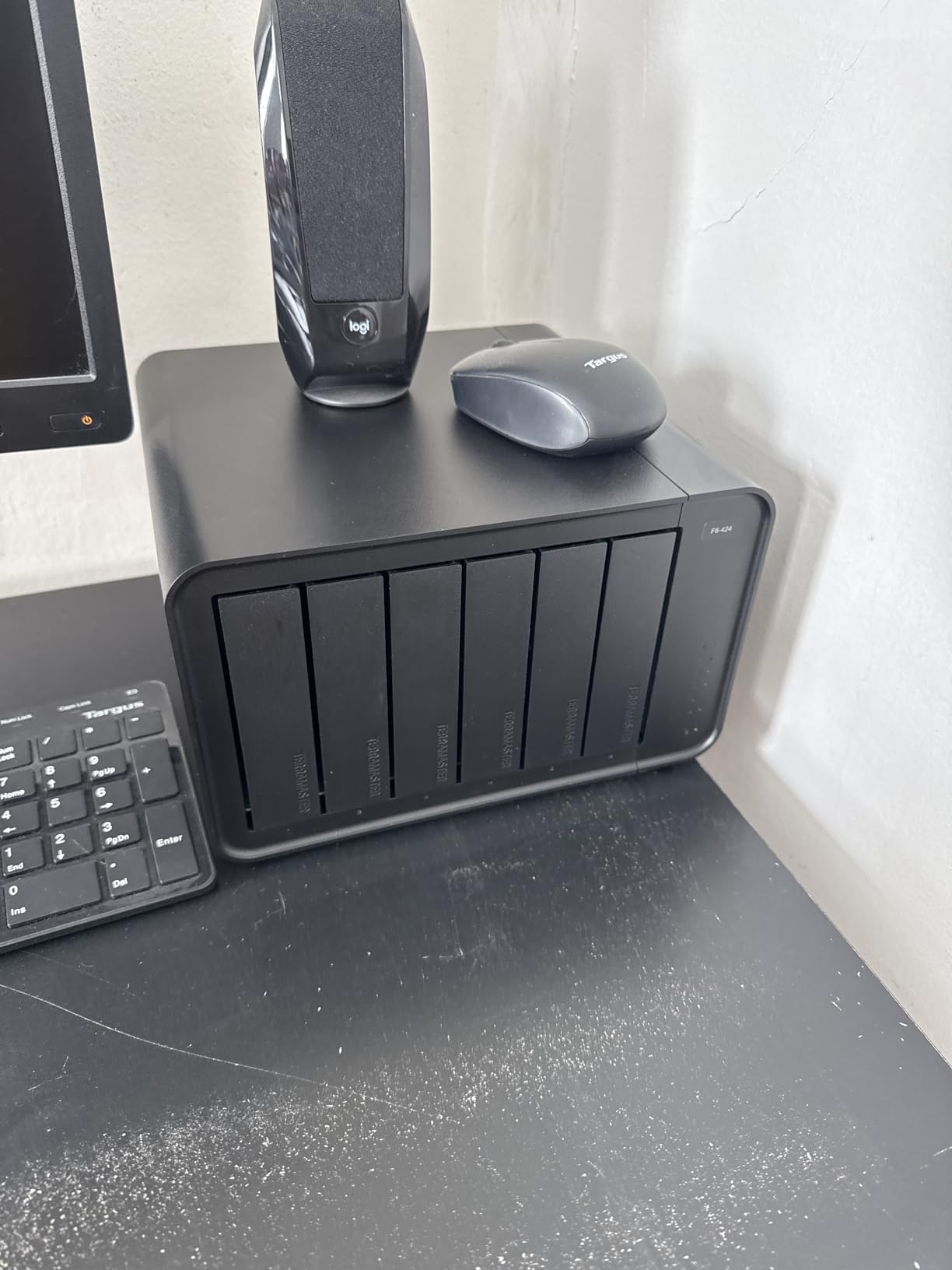 TERRAMASTER F4-424 Pro NAS Storage - 4Bay Core i3-N305 8-Core 8-Thread CPU, 32GB DDR5 RAM, 2.5GbE Port x 2, Network Attached Storage Peak Performance for Business (Diskless) Black Customer Review TERRAMASTER F4-424 Pro NAS Storage - 4Bay Core i3-N305 8-Core 8-Thread CPU, 32GB DDR5 RAM, 2.5GbE Port x 2, Network Attached Storage Peak Performance for Business (Diskless) Black - Customer Photo 1