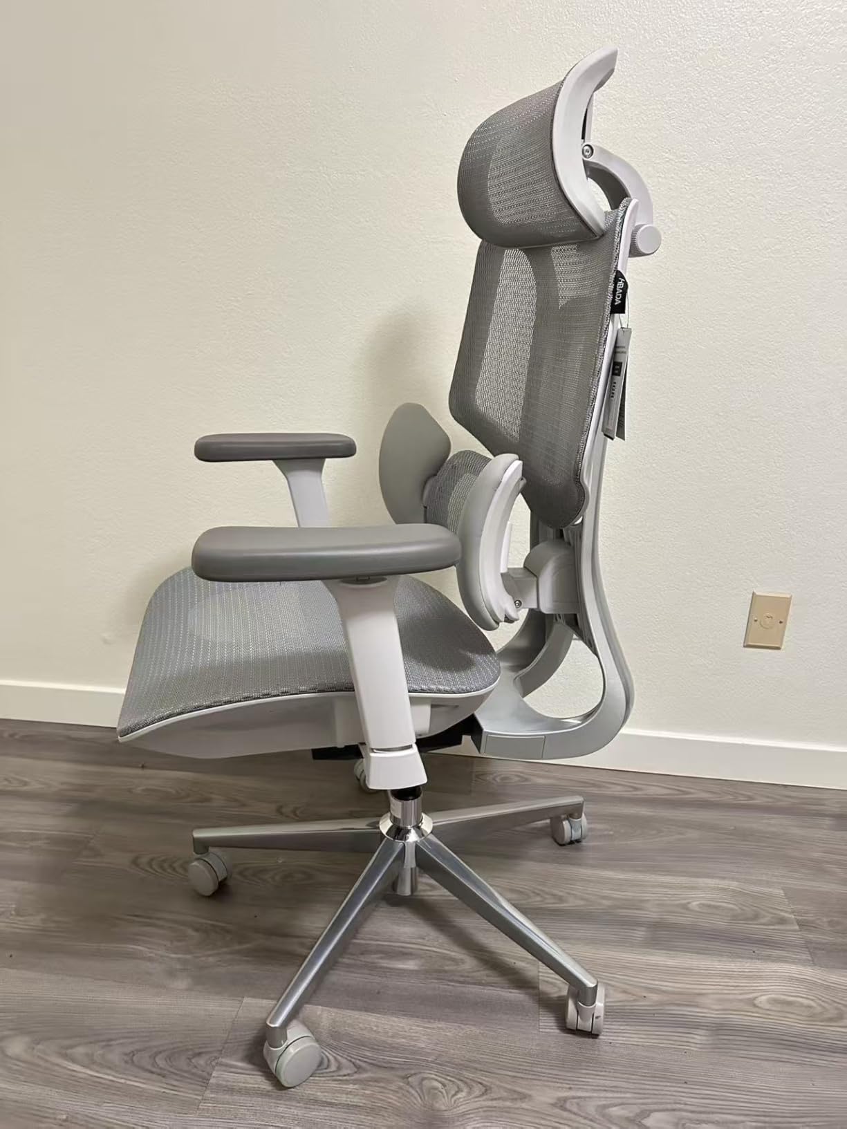 Hbada E3 Air Ergonomic Office Chair, Big and Tall Office Chair - with 3-Zone Dynamic Lumbar Support, 3D Adjustable Headrest, 3D Adjustable Armrests, Swivel, Grey(No Footrest) Customer Review Hbada E3 Air Ergonomic Office Chair, Big and Tall Office Chair - with 3-Zone Dynamic Lumbar Support, 3D Adjustable Headrest, 3D Adjustable Armrests, Swivel, Grey(No Footrest) - Customer Photo 1