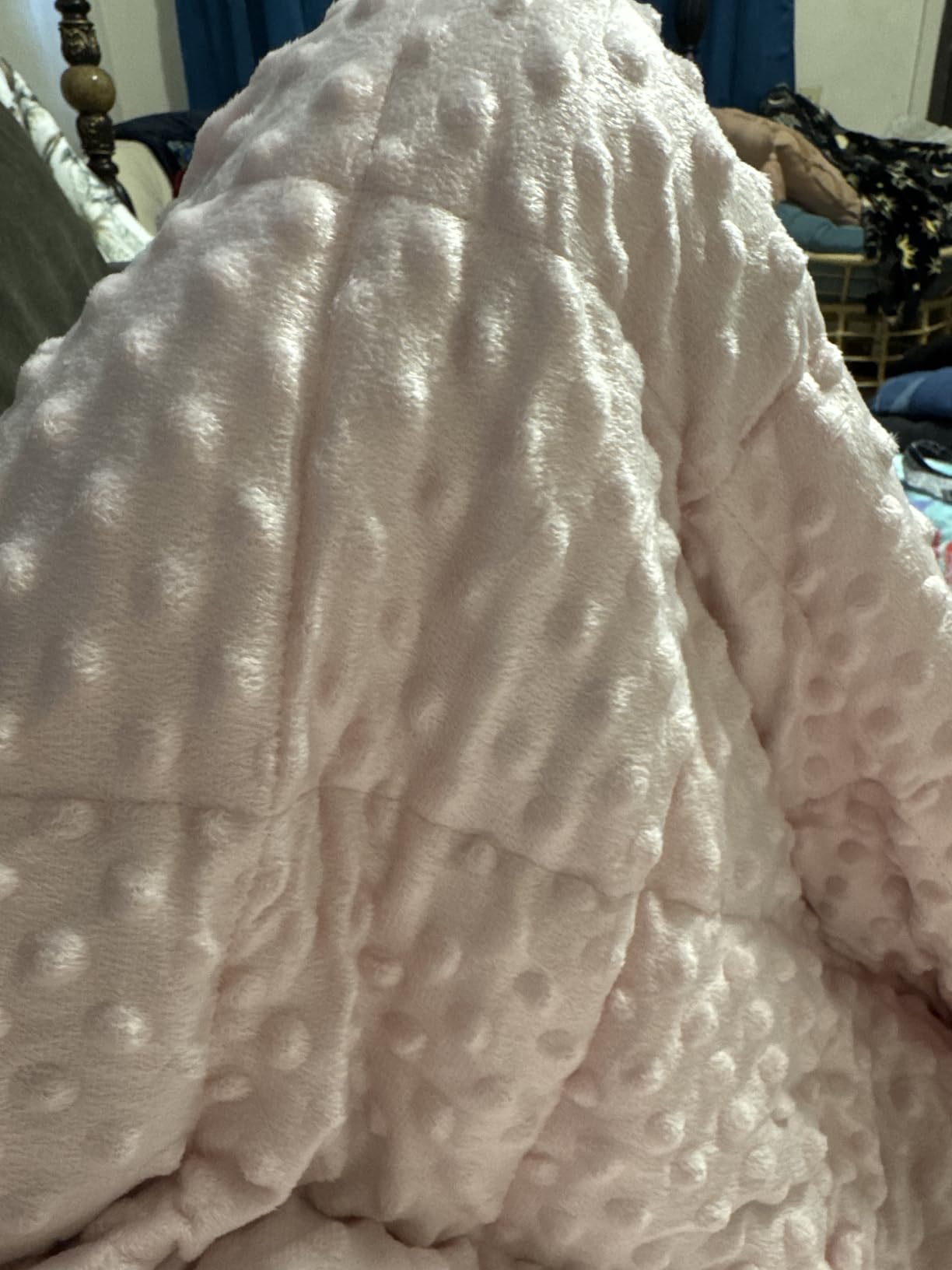 Mr. Sandman Weighted Blanket for Adults Queen Size 15 lbs, Soft Cooling Heavy Minky Blanket for Sleep, Washable Throw Blanket with Glass Beads, 60 x 80 Inches, Grey Customer Review Mr. Sandman Weighted Blanket for Adults Queen Size 15 lbs, Soft Cooling Heavy Minky Blanket for Sleep, Washable Throw Blanket with Glass Beads, 60 x 80 Inches, Grey - Customer Photo 2
