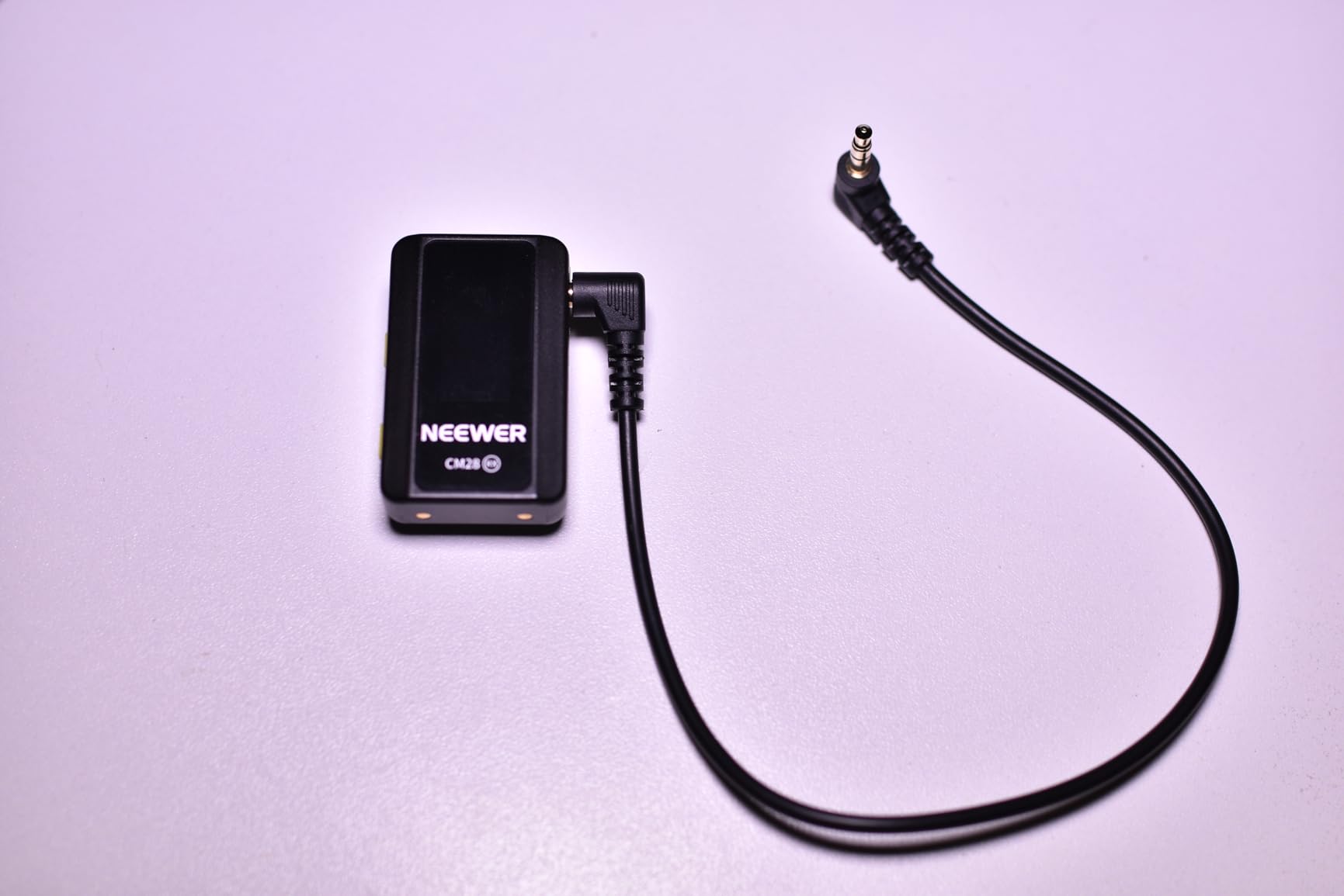 NEEWER CM28 Wireless Lavalier Microphone System with Charging Case, 2 Mic Clips, 1 Click Noise Canceling, 4GB Storage, 9H Playtime, Lavalier Lapel Mic Compatible with iPhone/Android/PC/Camera/iPad - Customer Photo 2