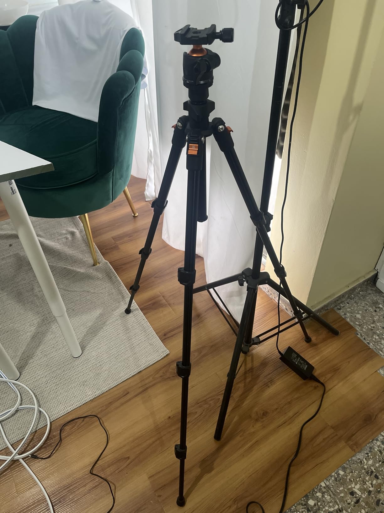 K&F Concept 76 inch Camera Tripod with Rotatable Multi-Angle Center Column,Lightweight Travel Outdoor DSLR Tripods with 360 Degree Ball Head Load Capacity 8kg/17.6lbs, Cellphone Clips for Smartphone - Customer Photo 1