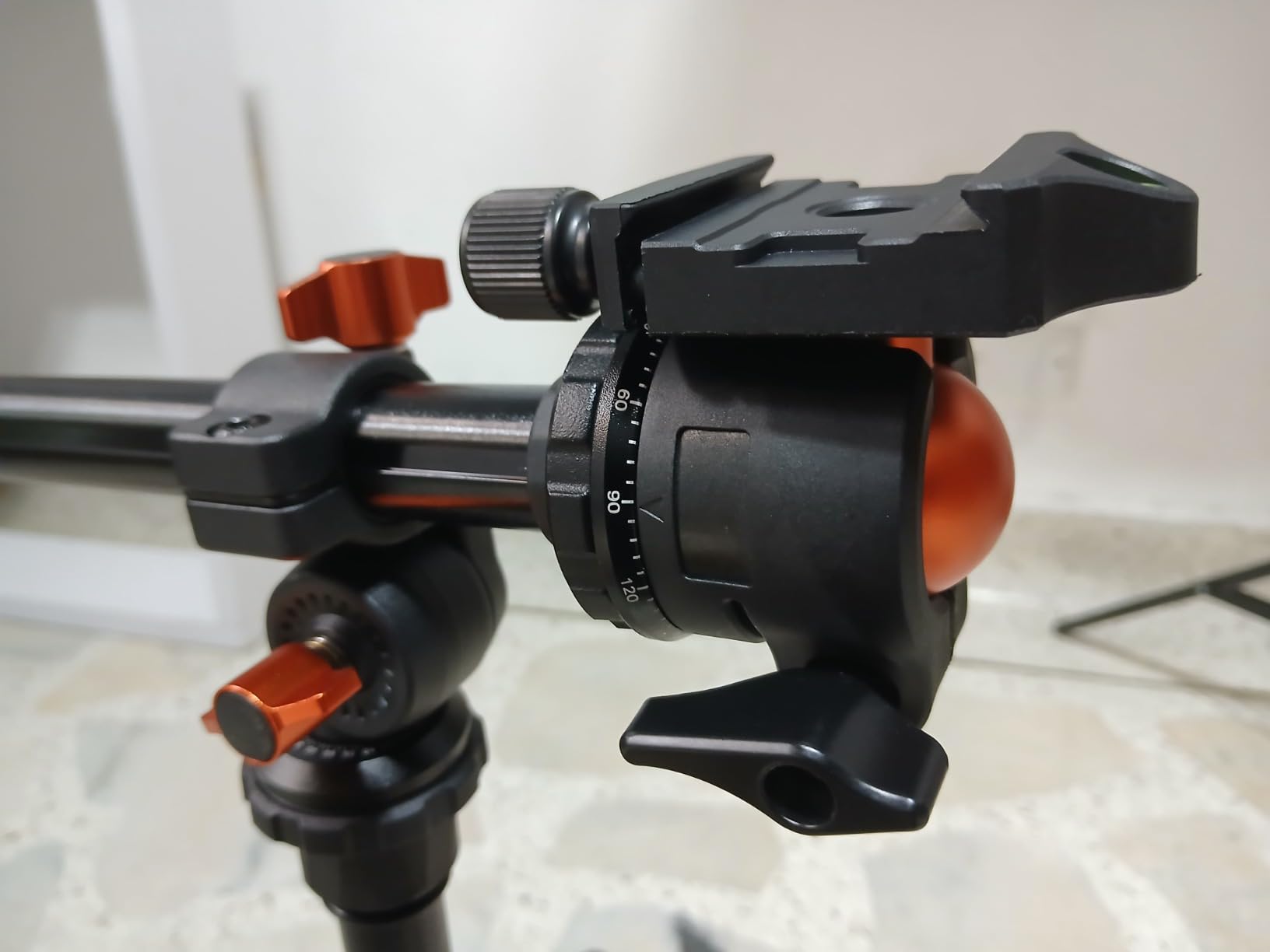 K&F Concept 76 inch Camera Tripod with Rotatable Multi-Angle Center Column,Lightweight Travel Outdoor DSLR Tripods with 360 Degree Ball Head Load Capacity 8kg/17.6lbs, Cellphone Clips for Smartphone - Customer Photo 2