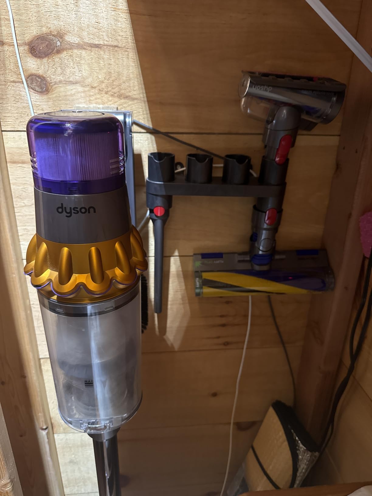 Dyson V15 Detect Plus Cordless Vacuum, Illumination Reveals dust, 240AW, 3 Power Modes, Up to 60 Minutes,² Deep Cleans Hard Floors and Carpets, Detangles pet Hair, Converts to Handheld Customer Review Dyson V15 Detect Plus Cordless Vacuum, Illumination Reveals dust, 240AW, 3 Power Modes, Up to 60 Minutes,² Deep Cleans Hard Floors and Carpets, Detangles pet Hair, Converts to Handheld - Customer Photo 2