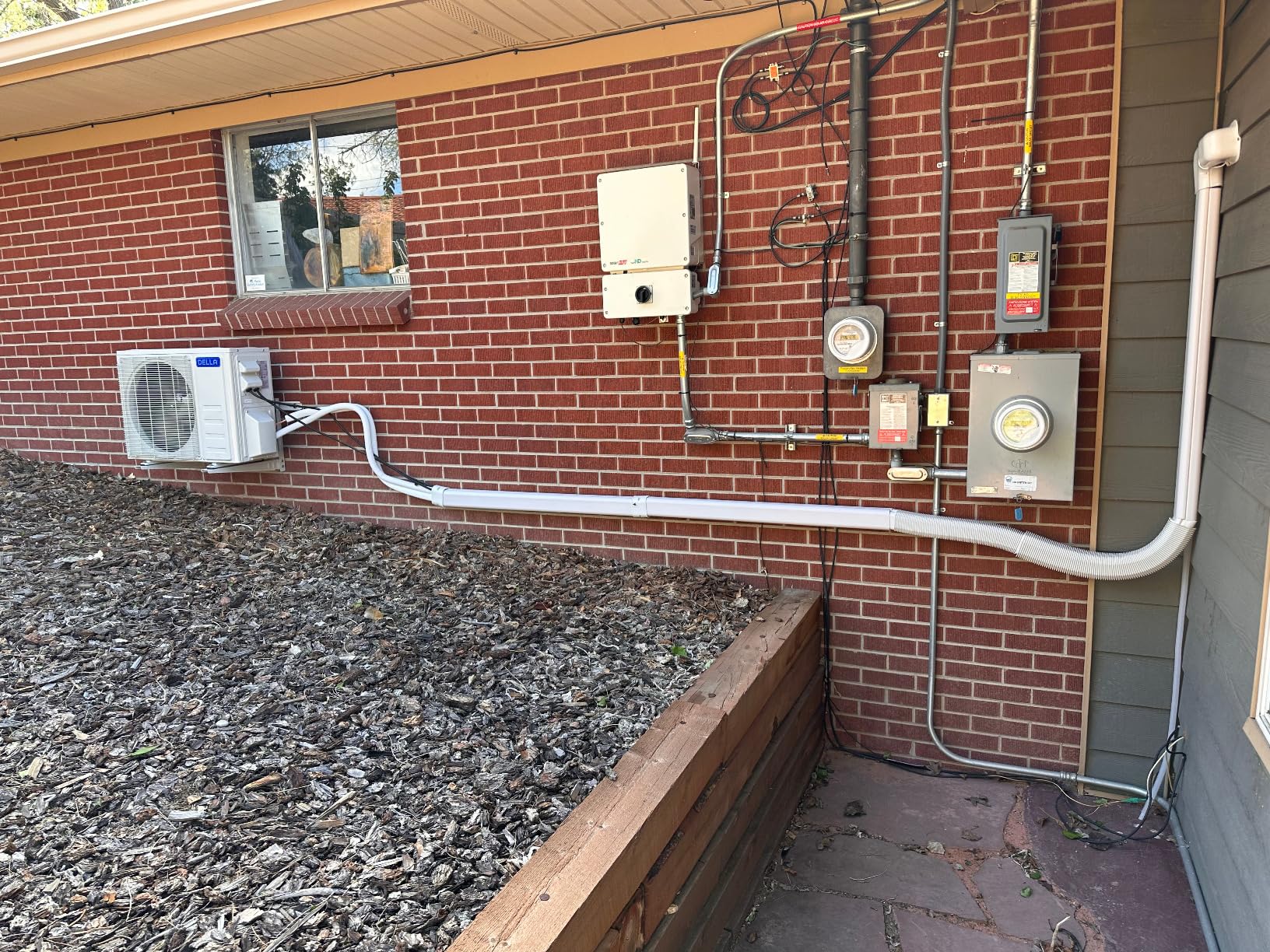 DELLA Hyper Heat Lower as -13°F 12,000 BTU WiFi Mini Split, Work with Alexa, Energy Star 115V 23 SEER2, Cools Up to 550 Sq. Ft, Inverter AC with 1 Ton Pre-Charged Heat Pump & 16.4ft Installation Kits Customer Review DELLA Hyper Heat Lower as -13°F 12,000 BTU WiFi Mini Split, Work with Alexa, Energy Star 115V 23 SEER2, Cools Up to 550 Sq. Ft, Inverter AC with 1 Ton Pre-Charged Heat Pump & 16.4ft Installation Kits - Customer Photo 1