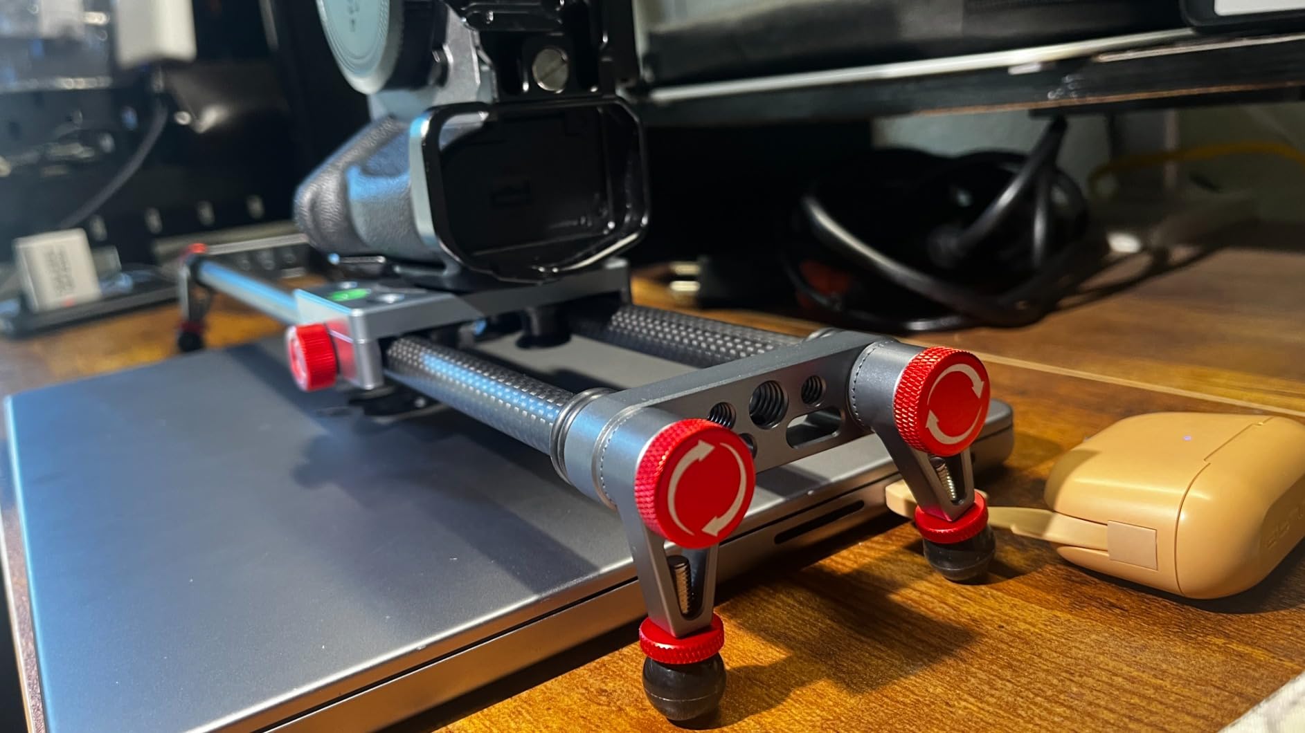 NEEWER 16in/40cm Carbon Fiber Camera Slider with 360 Ball Head/Phone Clamp/Action Camera Mount, Dolly Rail Track with 4 Bearings & Adjustable Legs, Compatible with GoPro Insta360 iPhone Android, CS1M Customer Review NEEWER 16in/40cm Carbon Fiber Camera Slider with 360 Ball Head/Phone Clamp/Action Camera Mount, Dolly Rail Track with 4 Bearings & Adjustable Legs, Compatible with GoPro Insta360 iPhone Android, CS1M - Customer Photo 1