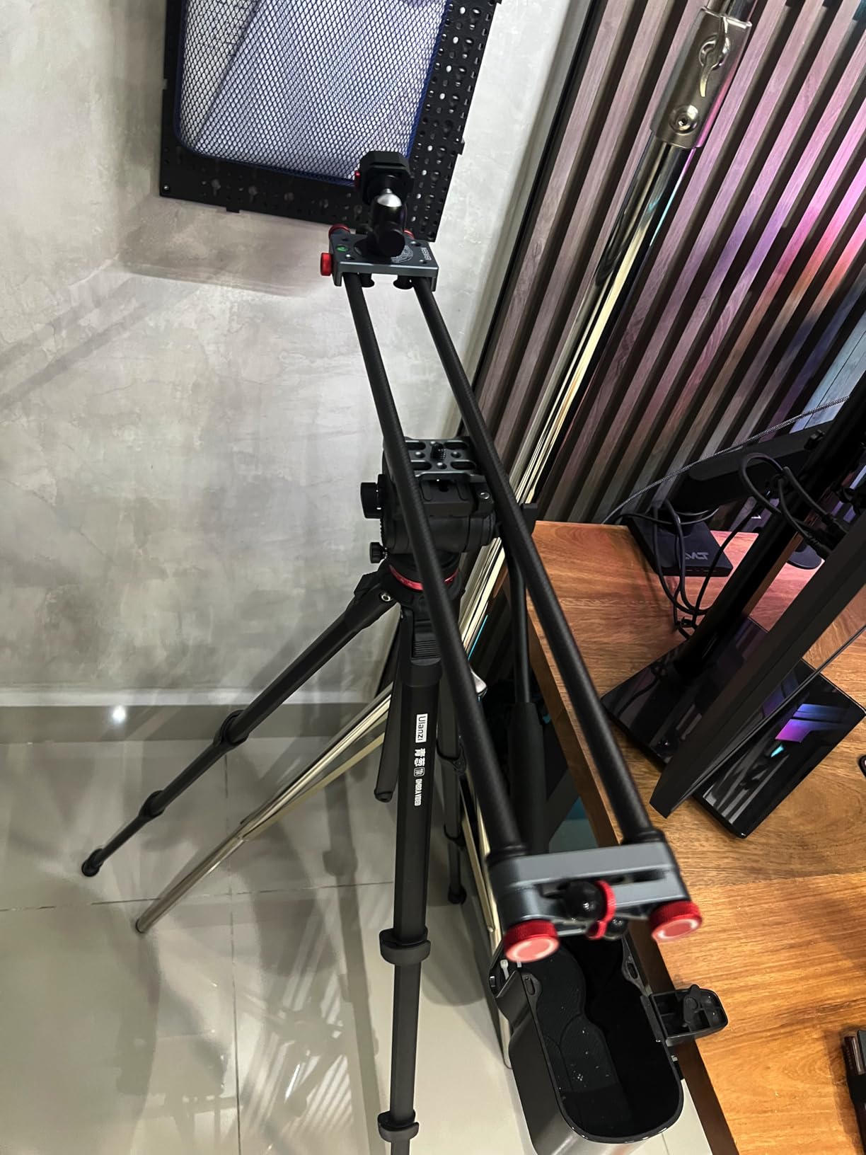 NEEWER 16in/40cm Carbon Fiber Camera Slider with 360 Ball Head/Phone Clamp/Action Camera Mount, Dolly Rail Track with 4 Bearings & Adjustable Legs, Compatible with GoPro Insta360 iPhone Android, CS1M Customer Review NEEWER 16in/40cm Carbon Fiber Camera Slider with 360 Ball Head/Phone Clamp/Action Camera Mount, Dolly Rail Track with 4 Bearings & Adjustable Legs, Compatible with GoPro Insta360 iPhone Android, CS1M - Customer Photo 2