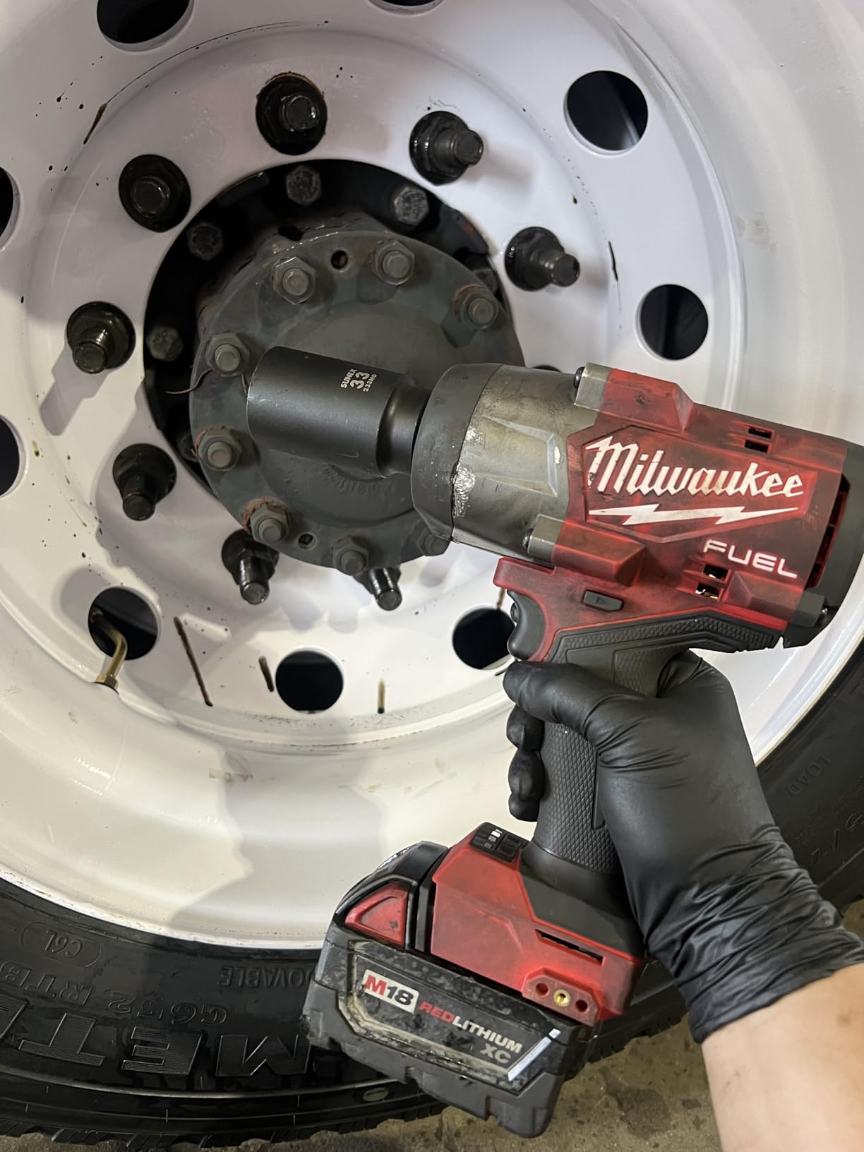 Milwaukee Electric - M18 Fuel 1/2 HIGH Torque Impact Wrench W/FRICTI Customer Review Milwaukee Electric - M18 Fuel 1/2 HIGH Torque Impact Wrench W/FRICTI - Customer Photo 2