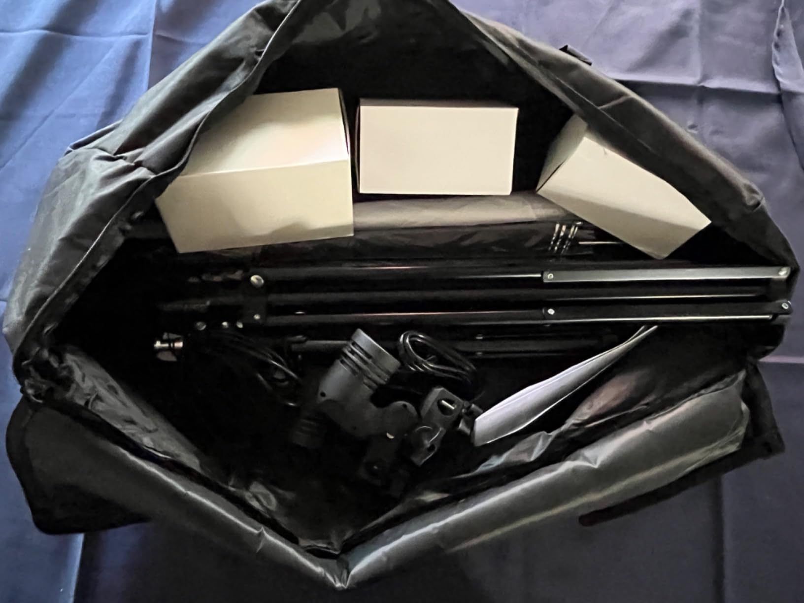 NEEWER 400W Photography Lighting Kit, Incandescent Equivalent Studio Kit, (2) Black Umbrellas, (2) White Umbrellas, (2) 24W LED Light Bulbs, (1) 26W RGB LED Light Bulb, for Photography Lighting, NK501 - Customer Photo 1