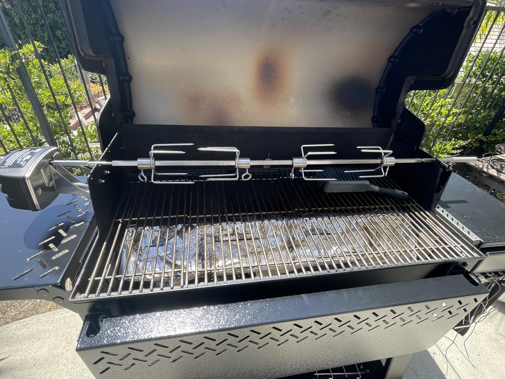 Weber Searwood XL 600 Wood Pellet Smoker Grill with Wi-Fi and Bluetooth Connectivity, 36 Inches, Black Customer Review Weber Searwood XL 600 Wood Pellet Smoker Grill with Wi-Fi and Bluetooth Connectivity, 36 Inches, Black - Customer Photo 2