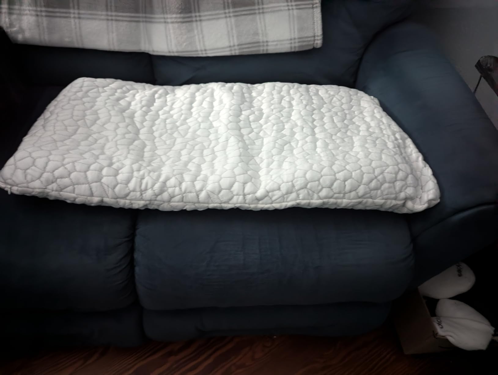 CushZone Memory Foam Pillows for Sleeping, Bed Pillow with Removable and Machine Washable Cover, Bed Pillow for Side, Neck Pillow, Back and Stomach Sleepers Customer Review CushZone Memory Foam Pillows for Sleeping, Bed Pillow with Removable and Machine Washable Cover, Bed Pillow for Side, Neck Pillow, Back and Stomach Sleepers - Customer Photo 5