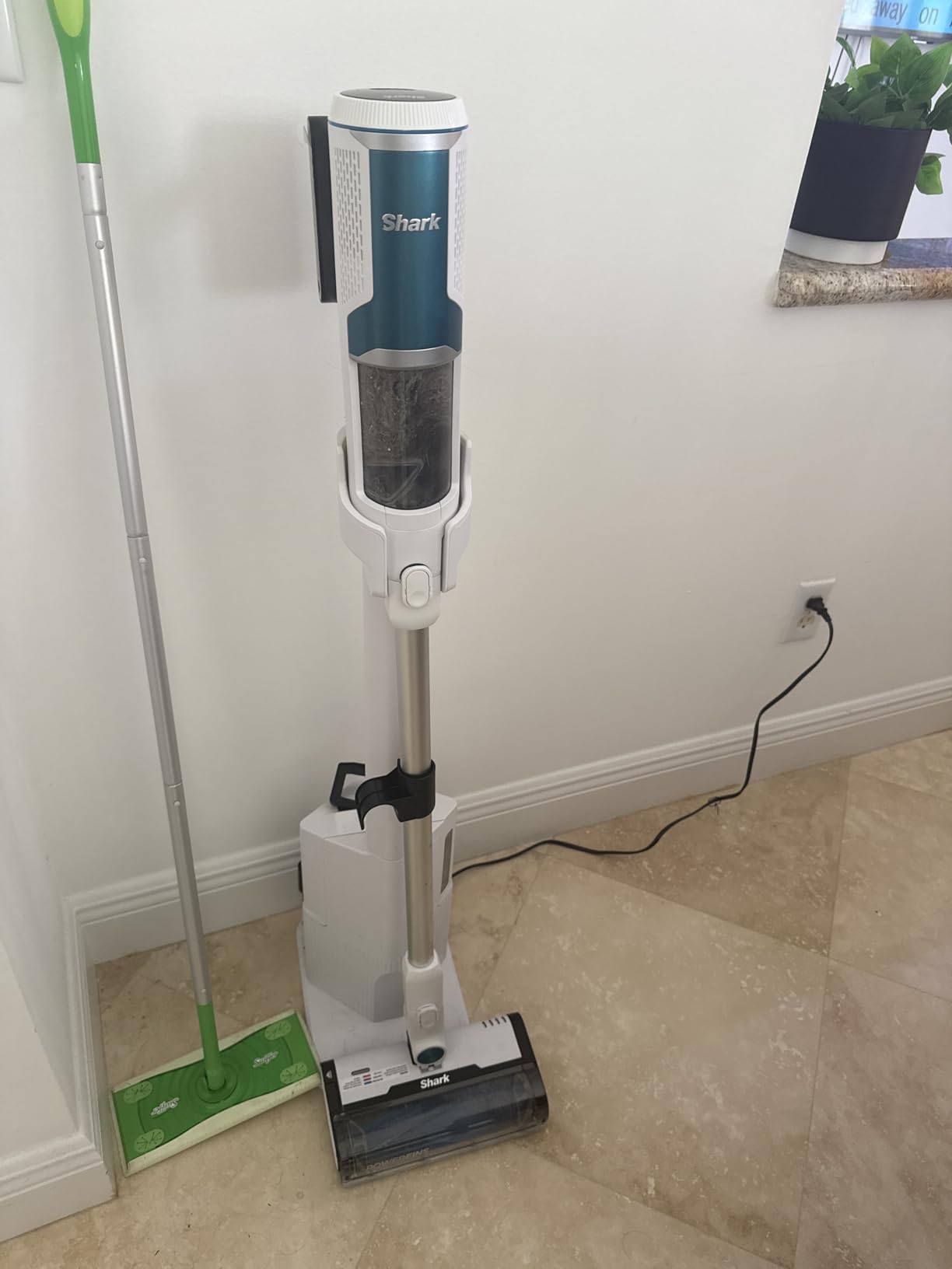 Shark Clean & Empty Cordless Stick Vacuum – Lightweight Cordless Vacuum with Auto-Empty System, HEPA Filter, Portable, Rechargeable, Exclusive Motorized Hand Tool for Pet Hair, BU3523 Customer Review Shark Clean & Empty Cordless Stick Vacuum – Lightweight Cordless Vacuum with Auto-Empty System, HEPA Filter, Portable, Rechargeable, Exclusive Motorized Hand Tool for Pet Hair, BU3523 - Customer Photo 4