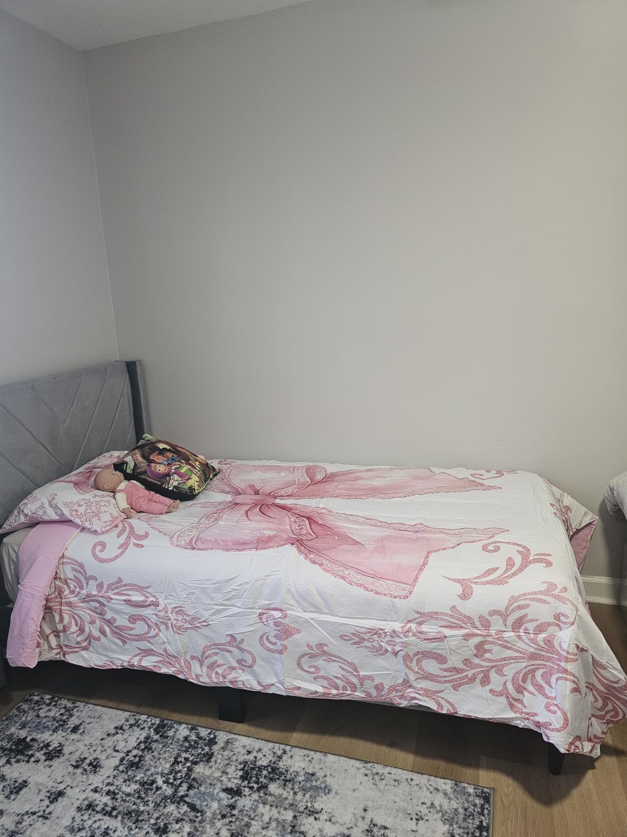 Yaheetech Queen Bed Frame Upholstered Platform Bed with Wing Side/Wooden Slat Support/Tufted Headboard with Wing Side/Mattress Foundation/No Box Spring Needed,Beige Queen Bed Customer Review Yaheetech Queen Bed Frame Upholstered Platform Bed with Wing Side/Wooden Slat Support/Tufted Headboard with Wing Side/Mattress Foundation/No Box Spring Needed,Beige Queen Bed - Customer Photo 2