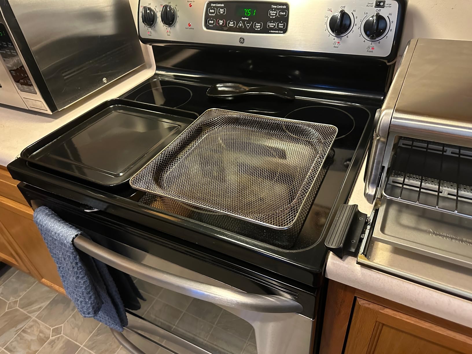 Ninja Flip Toaster Oven&Air Fryer, 8-in-1 Functionality, Flip Up&Away Capability for Storage Space, LargeCapacity, Air Fry Basket, SheetPan, Wire Rack&Removable Crumb Tray, Stainless,1800 watts, SP151 Customer Review Ninja Flip Toaster Oven&Air Fryer, 8-in-1 Functionality, Flip Up&Away Capability for Storage Space, LargeCapacity, Air Fry Basket, SheetPan, Wire Rack&Removable Crumb Tray, Stainless,1800 watts, SP151 - Customer Photo 1